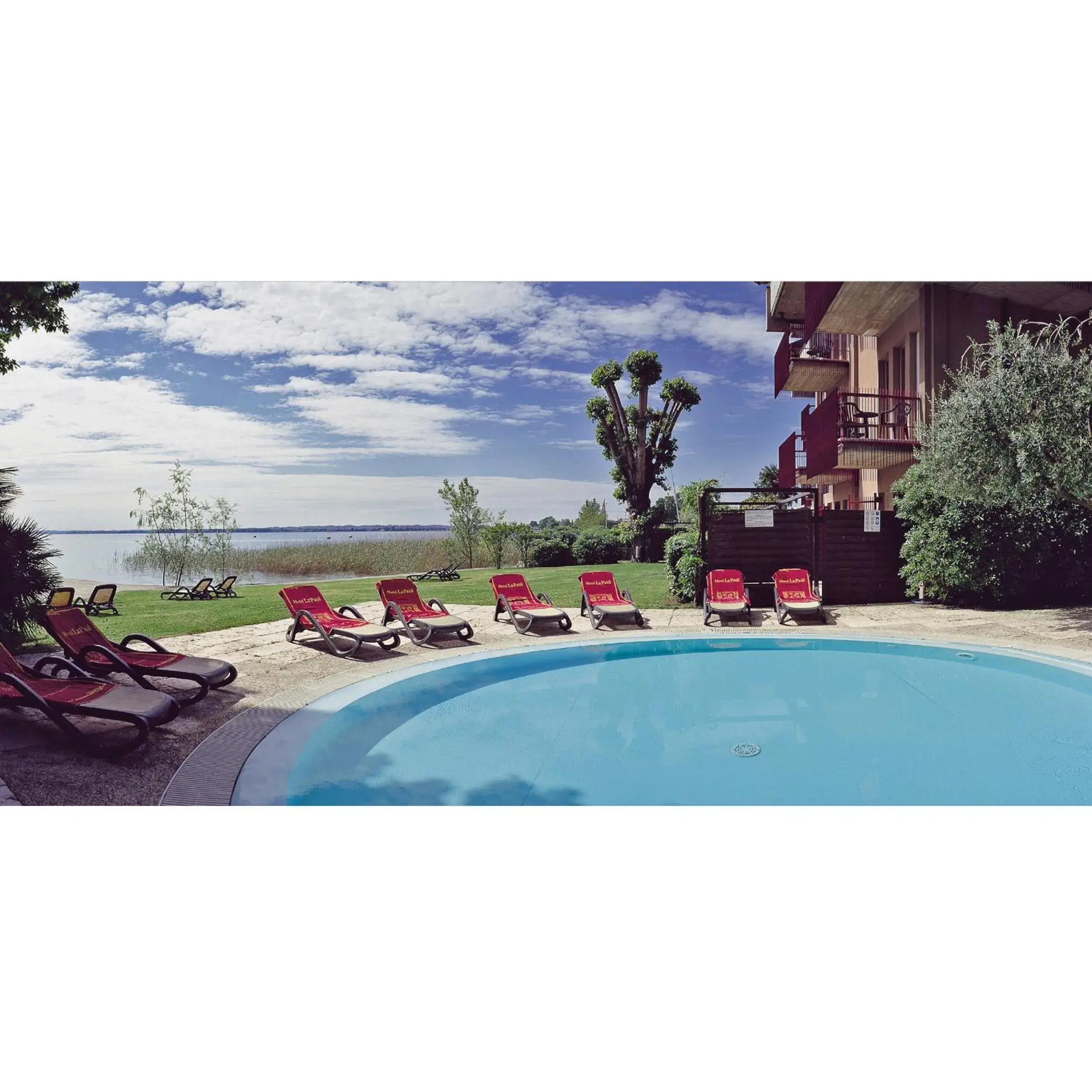 Property building in Hotel Smeraldo Property building in Hotel Smeraldo