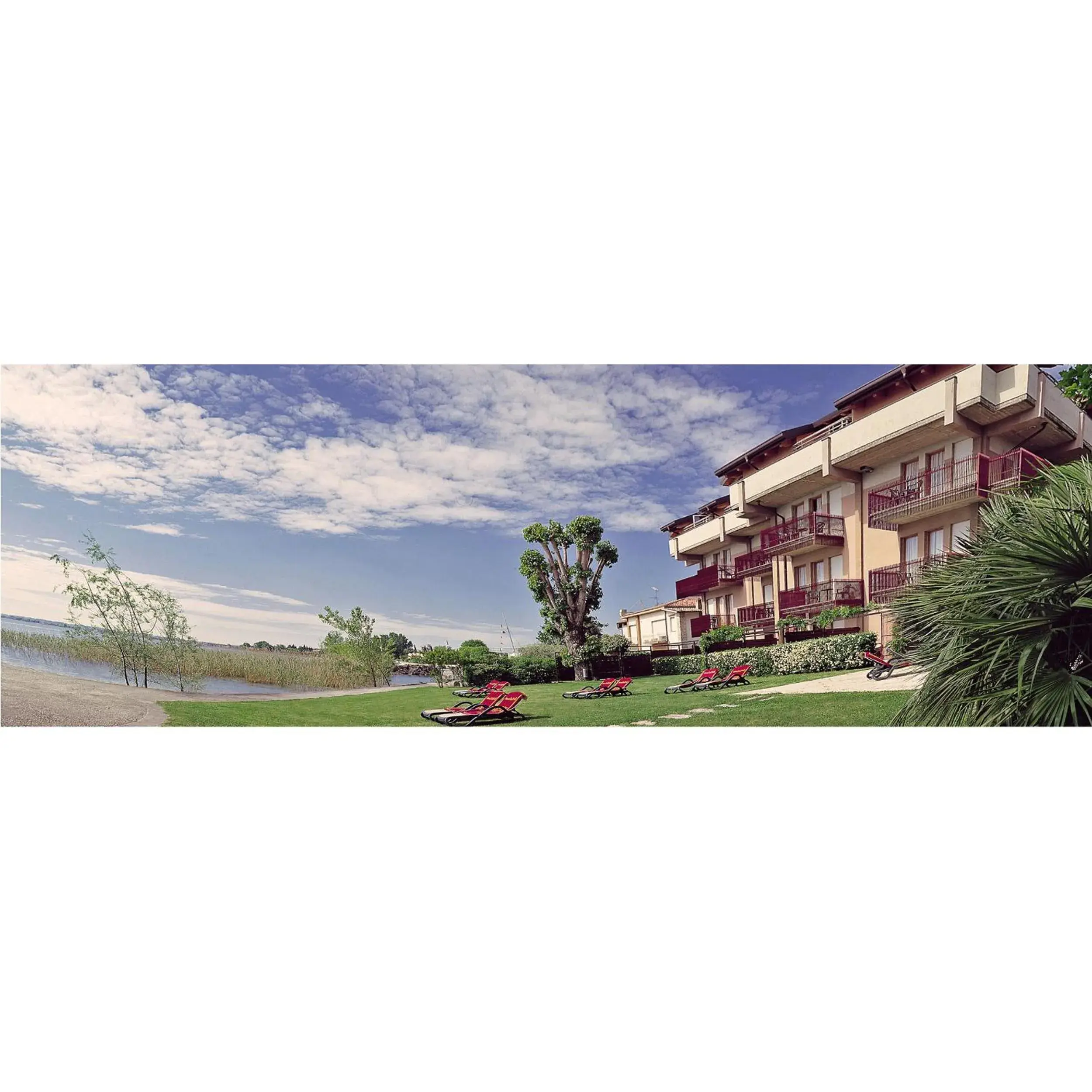 Property building in Hotel Smeraldo Property building in Hotel Smeraldo