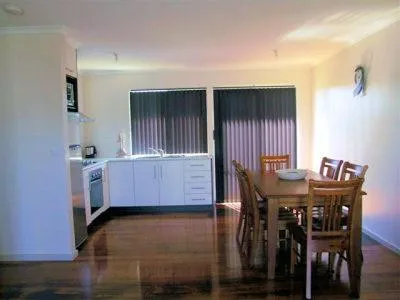 Three-Bedroom Apartment in Glenaire apartments at Pontifex