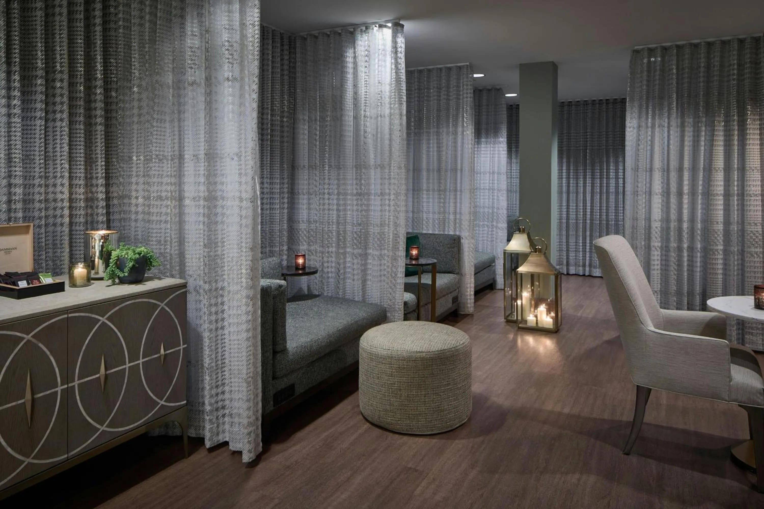 Lounge or bar in Renaissance Birmingham Ross Bridge Golf Resort & Spa