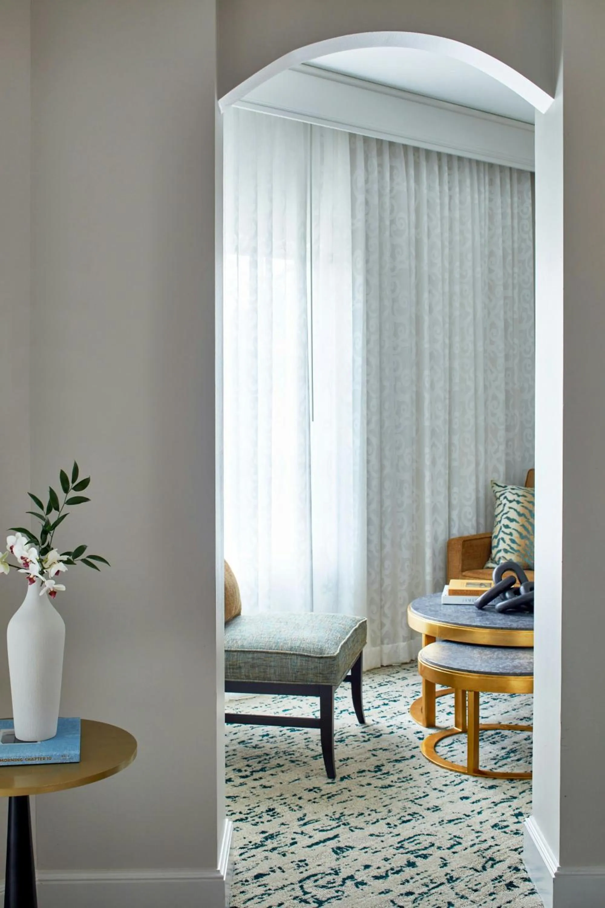 Living room in Renaissance Birmingham Ross Bridge Golf Resort & Spa