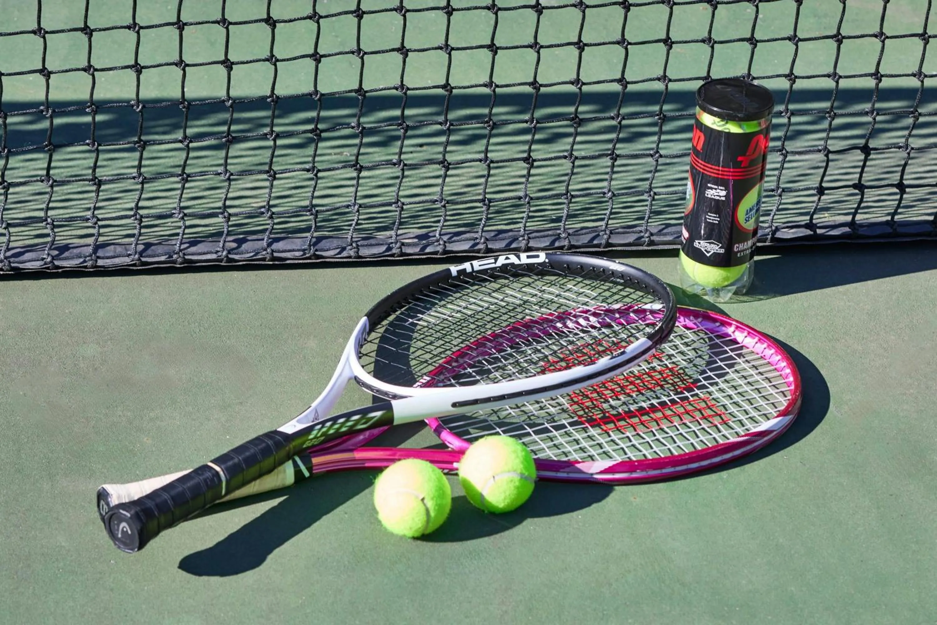 Tennis court in Renaissance Birmingham Ross Bridge Golf Resort & Spa