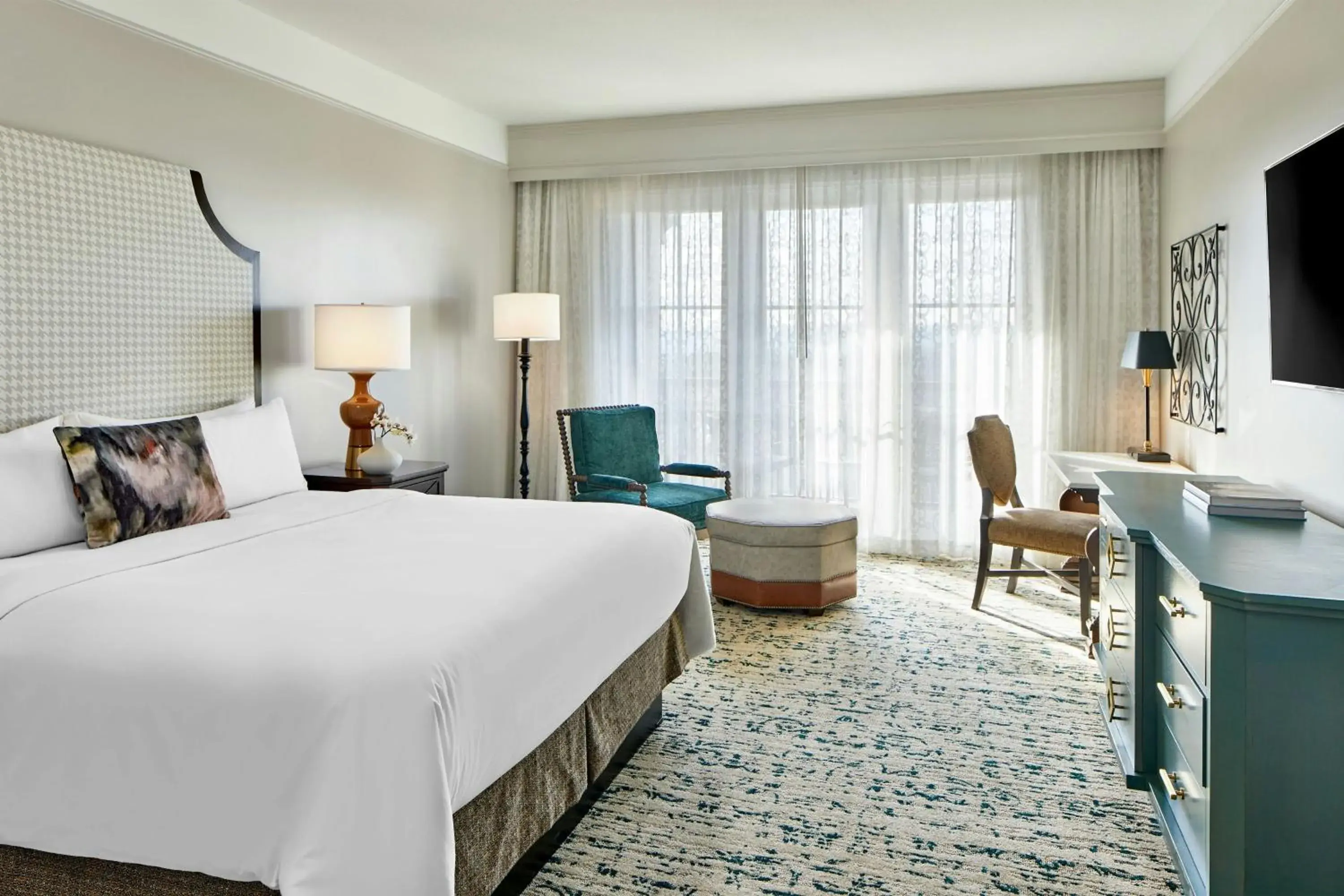 King or Queen Room with Pool View in Renaissance Birmingham Ross Bridge Golf Resort & Spa King or Queen Room with Pool View in Renaissance Birmingham Ross Bridge Golf Resort & Spa