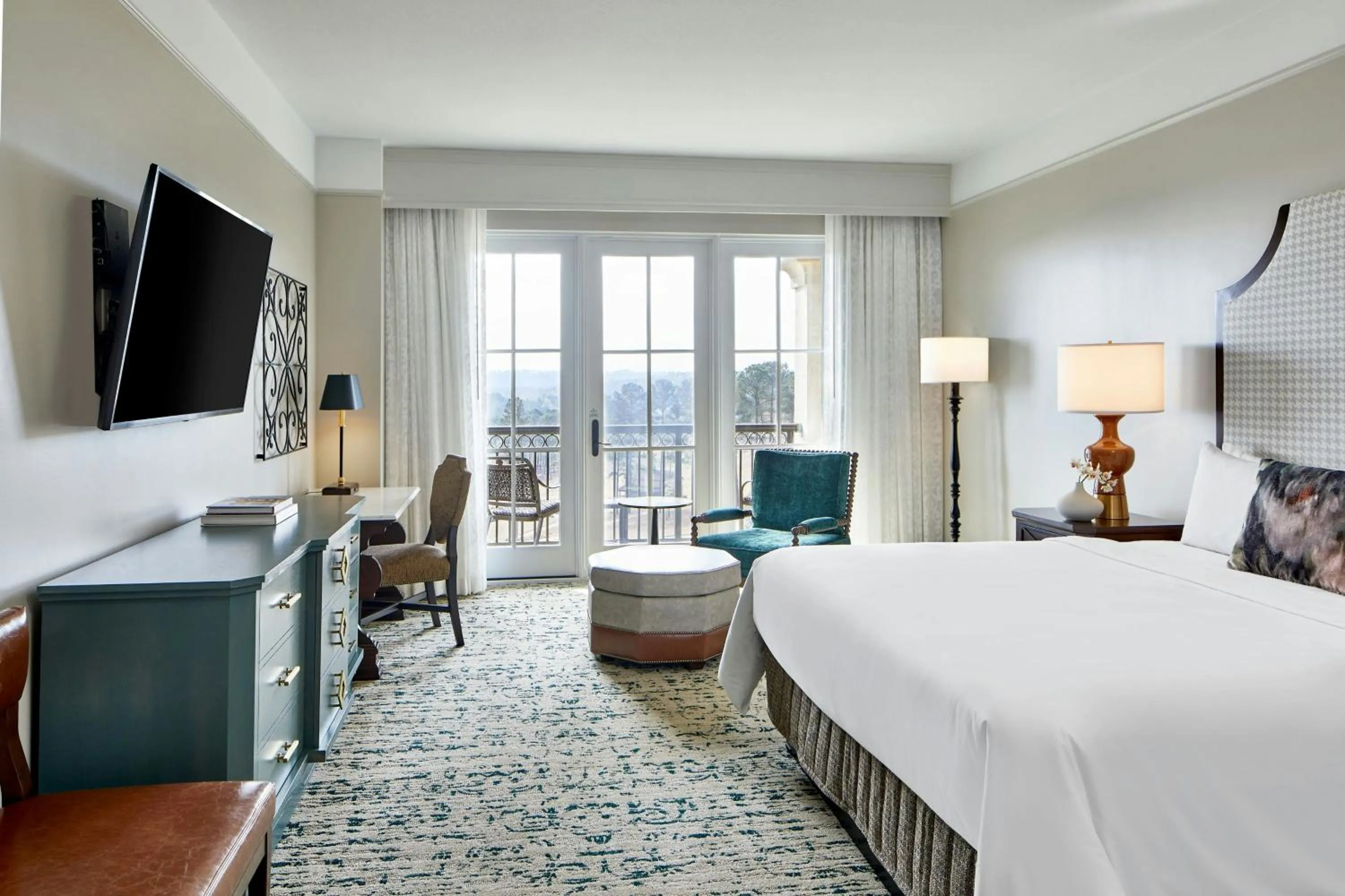 Photo of the whole room, Bed in Renaissance Birmingham Ross Bridge Golf Resort & Spa