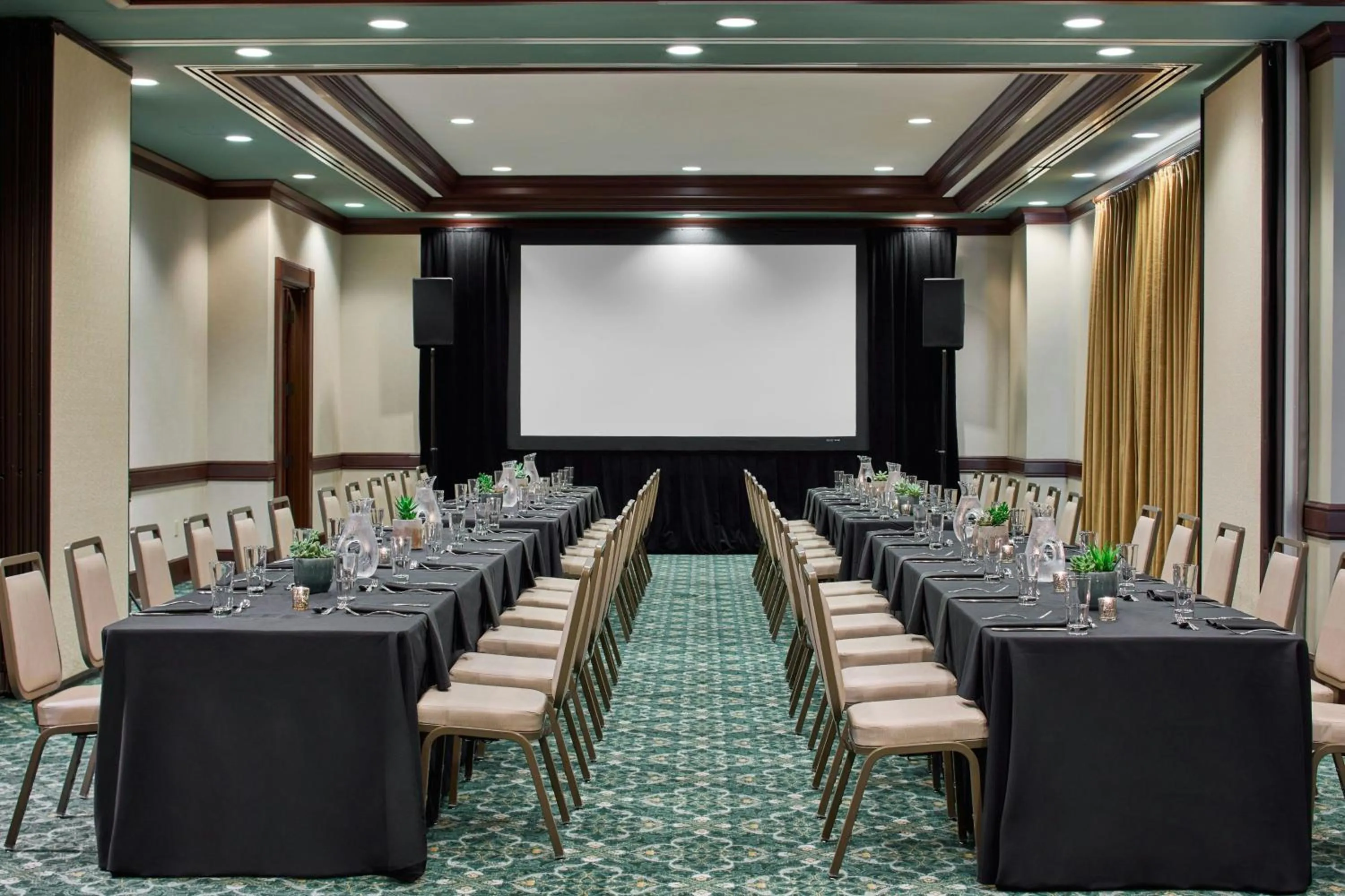 Meeting/conference room in Renaissance Birmingham Ross Bridge Golf Resort & Spa