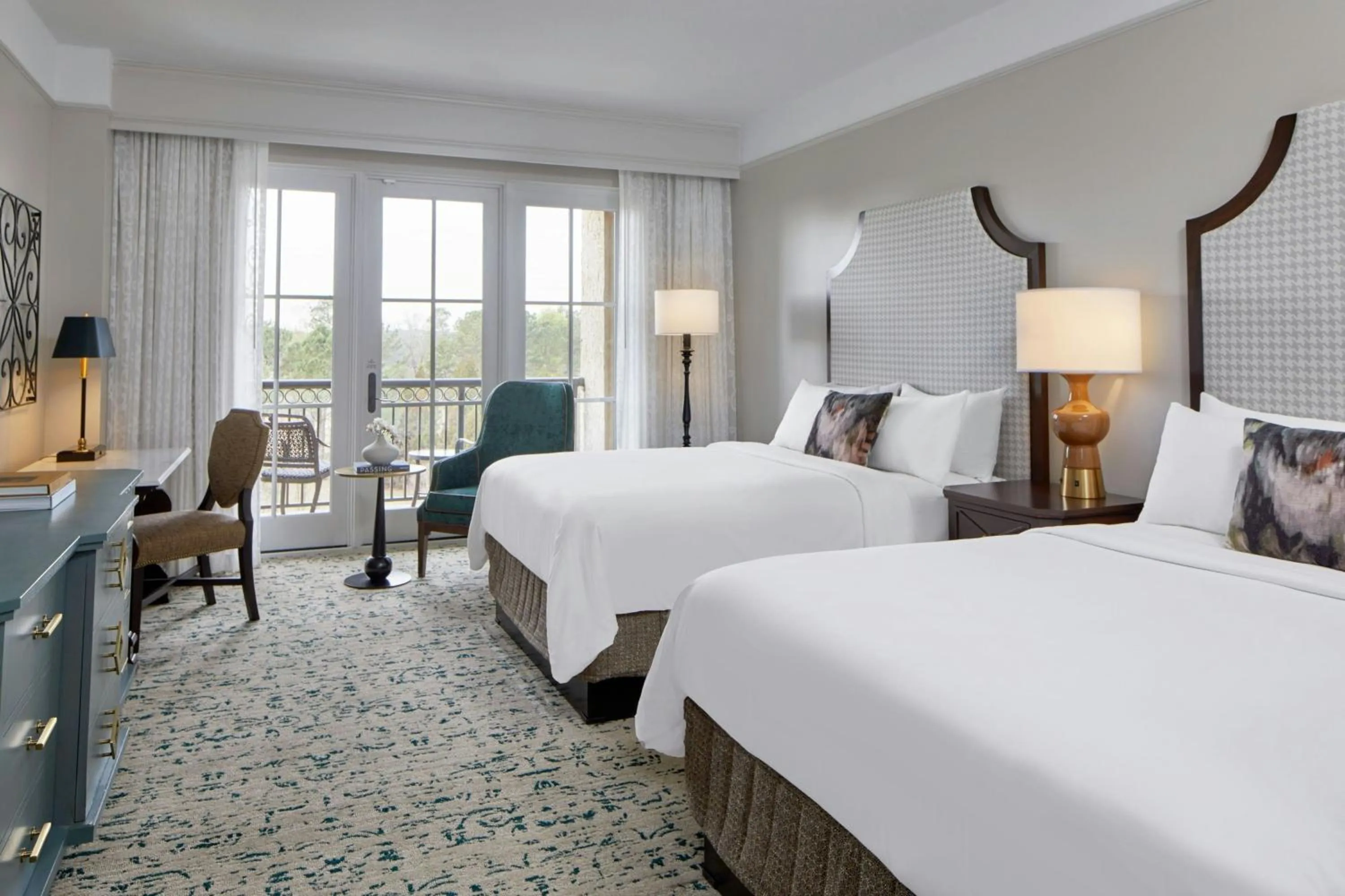 Swimming pool, Bed in Renaissance Birmingham Ross Bridge Golf Resort & Spa