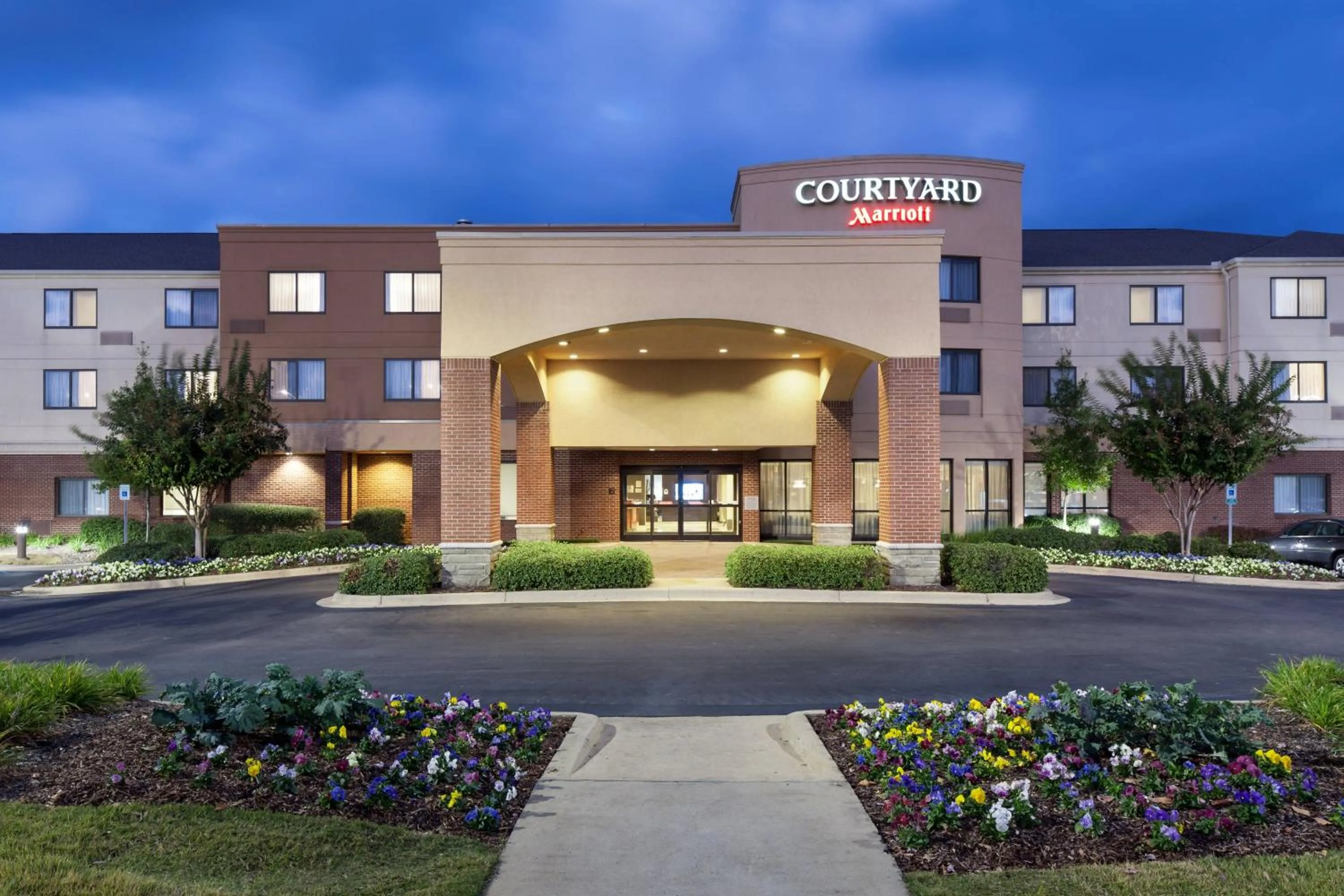 Property building in Courtyard by Marriott Birmingham Trussville