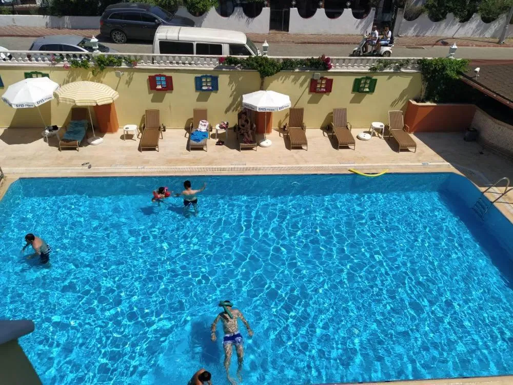 Swimming pool in Wassermann Hotel