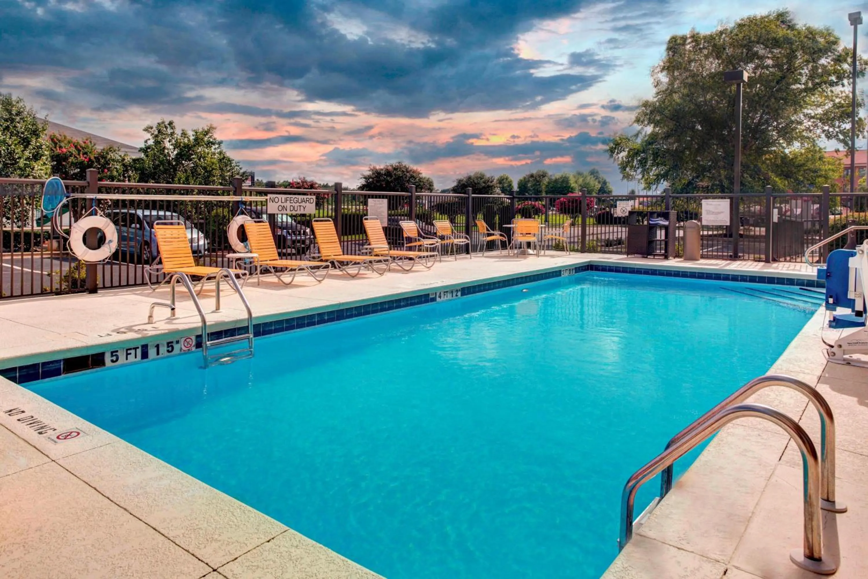 Swimming pool in Fairfield by Marriott Inn & Suites Anniston Oxford