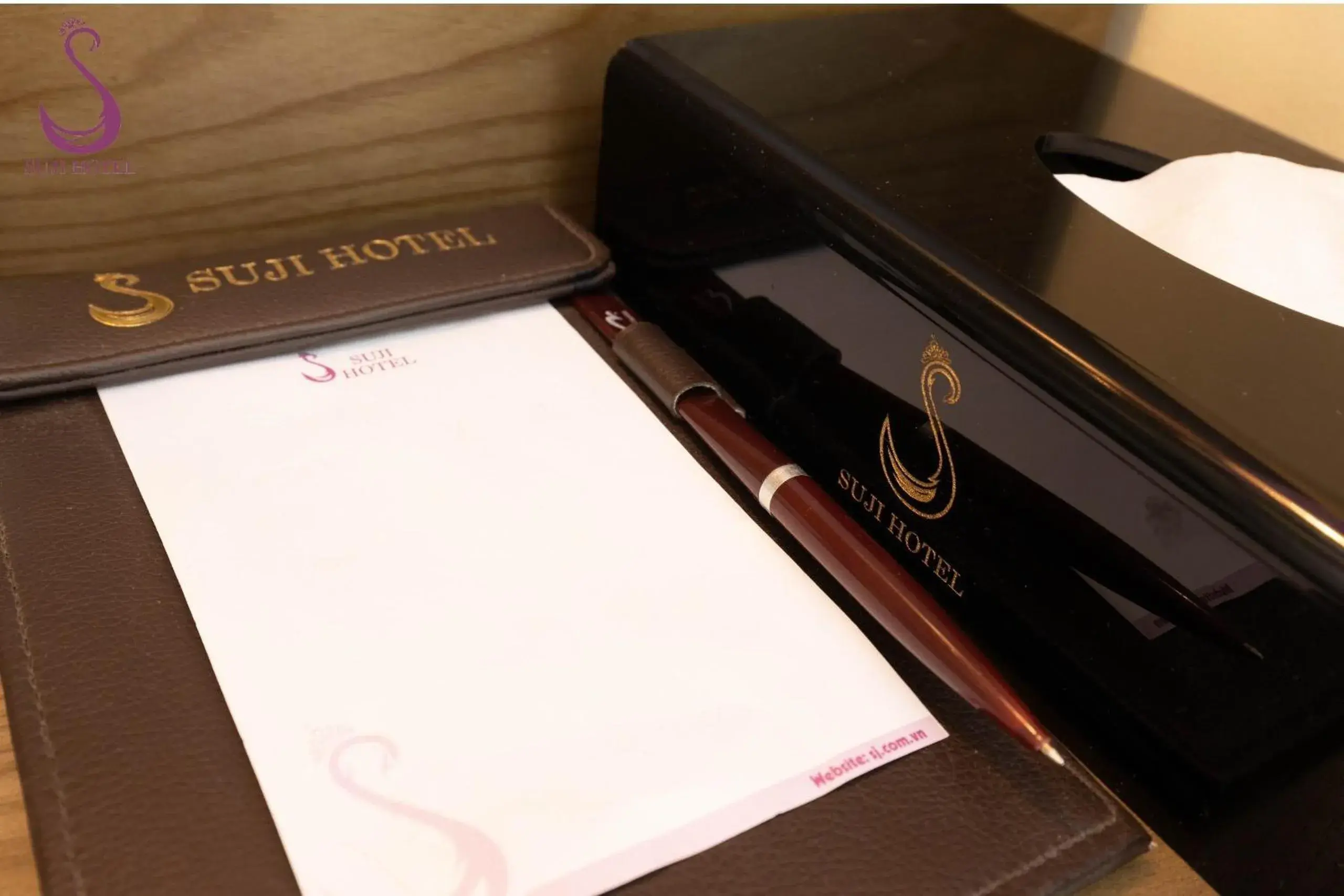 Text overlay in Suji My Dinh Hotel Text overlay in Suji My Dinh Hotel