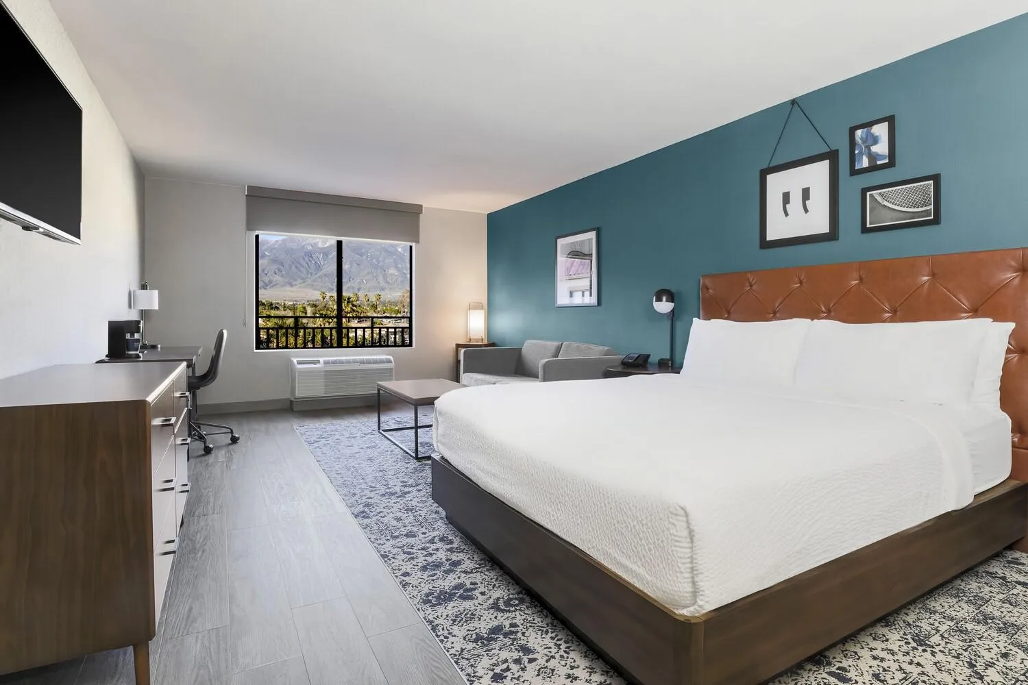 Bedroom, Bed in Four Points by Sheraton, Ontario-Rancho Cucamonga