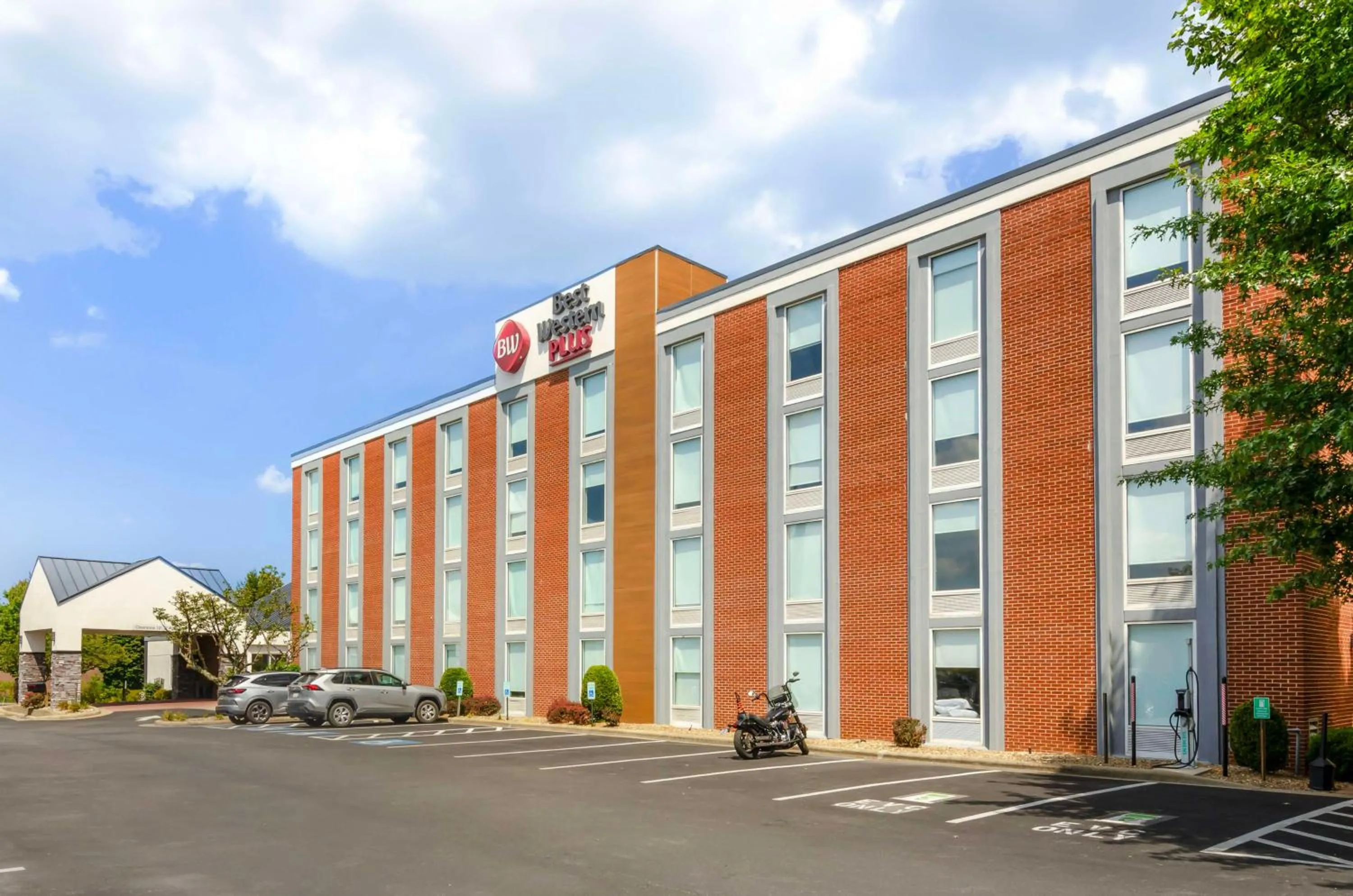 Property building in Best Western Plus Beckley Inn