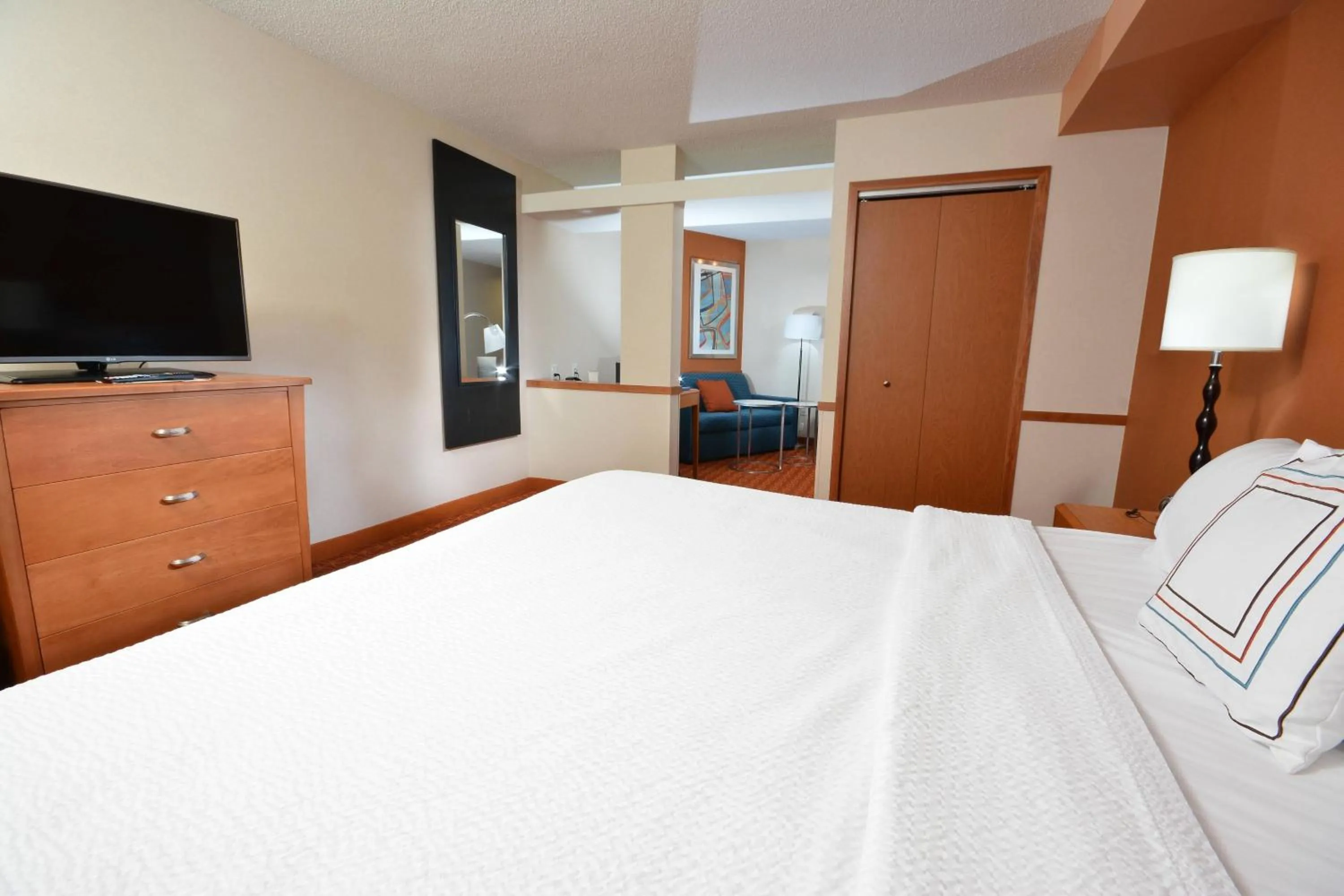 Photo of the whole room, Bed in Fairfield Inn & Suites Wytheville