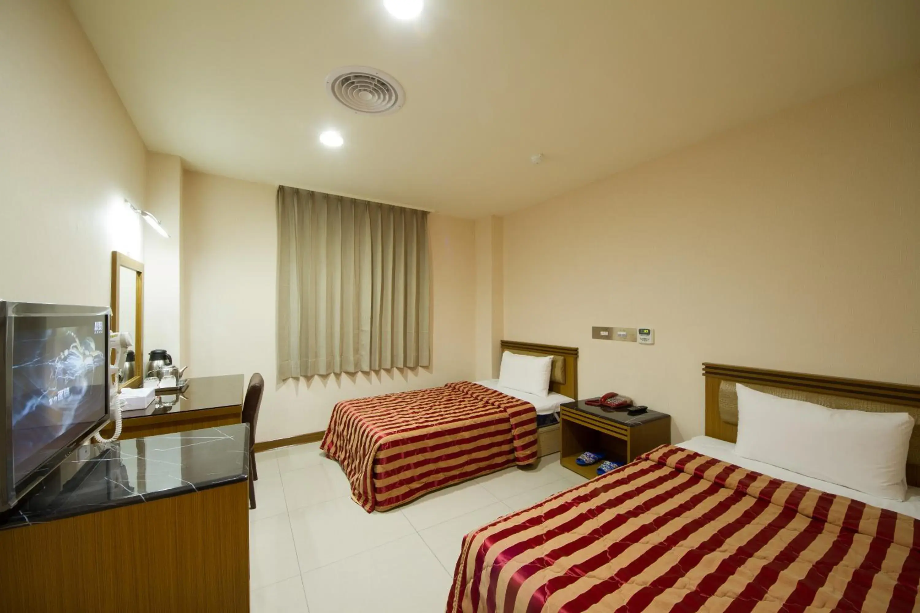 Budget Twin Room in Songshan Hotel Budget Twin Room in Songshan Hotel