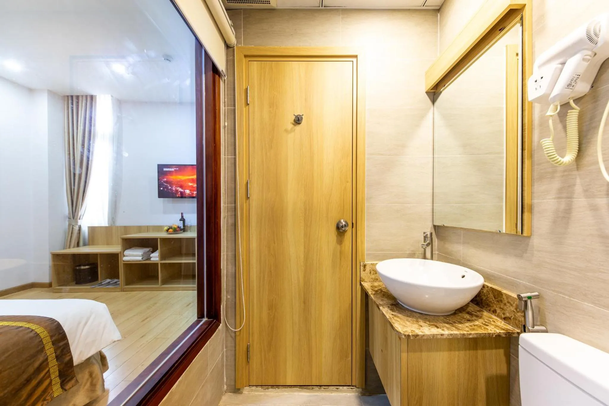 Shower in Mai Thang Hotel Da Lat