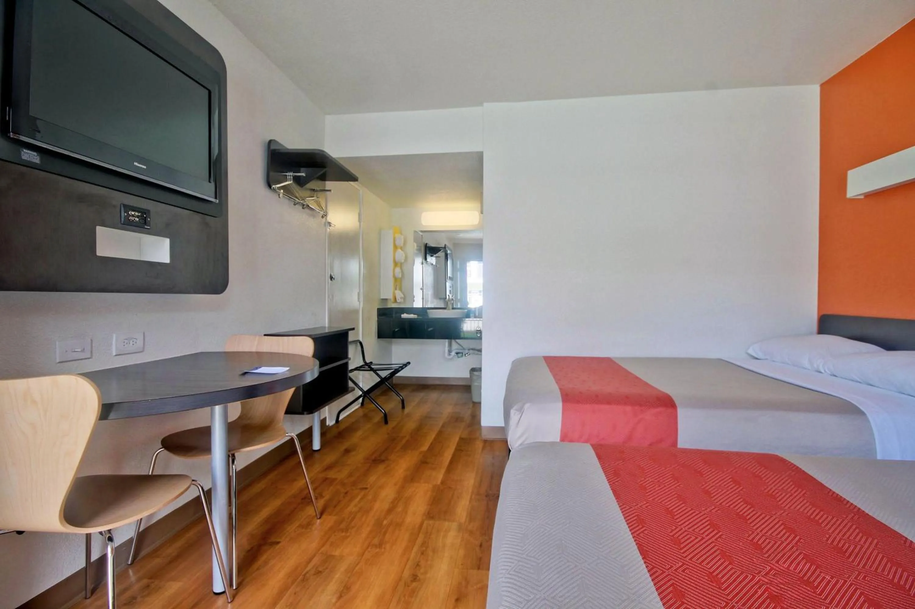 Photo of the whole room, Bed in Motel 6 Dania Beach