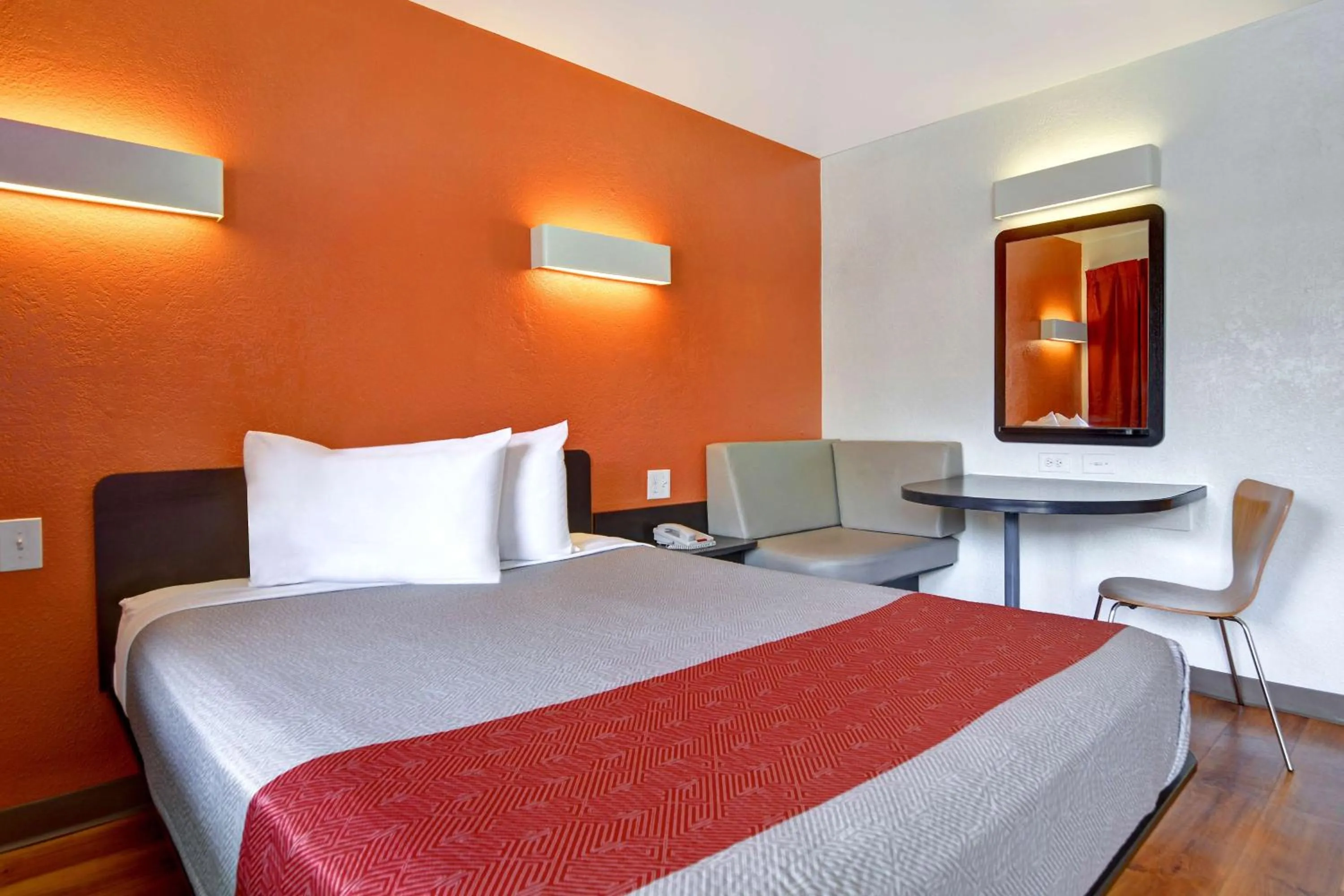 Bedroom, Bed in Motel 6 Dania Beach