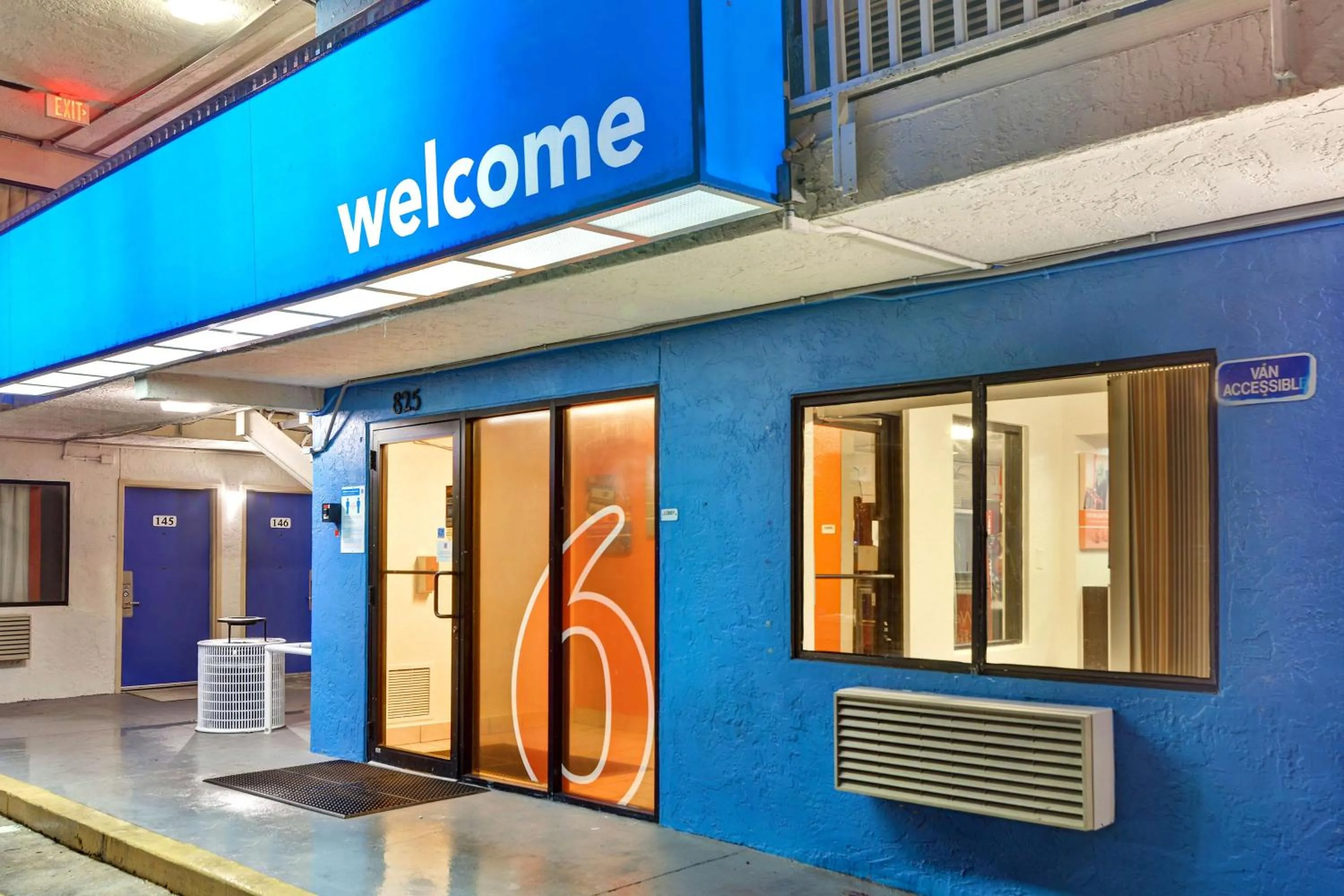 Property building in Motel 6 Dania Beach