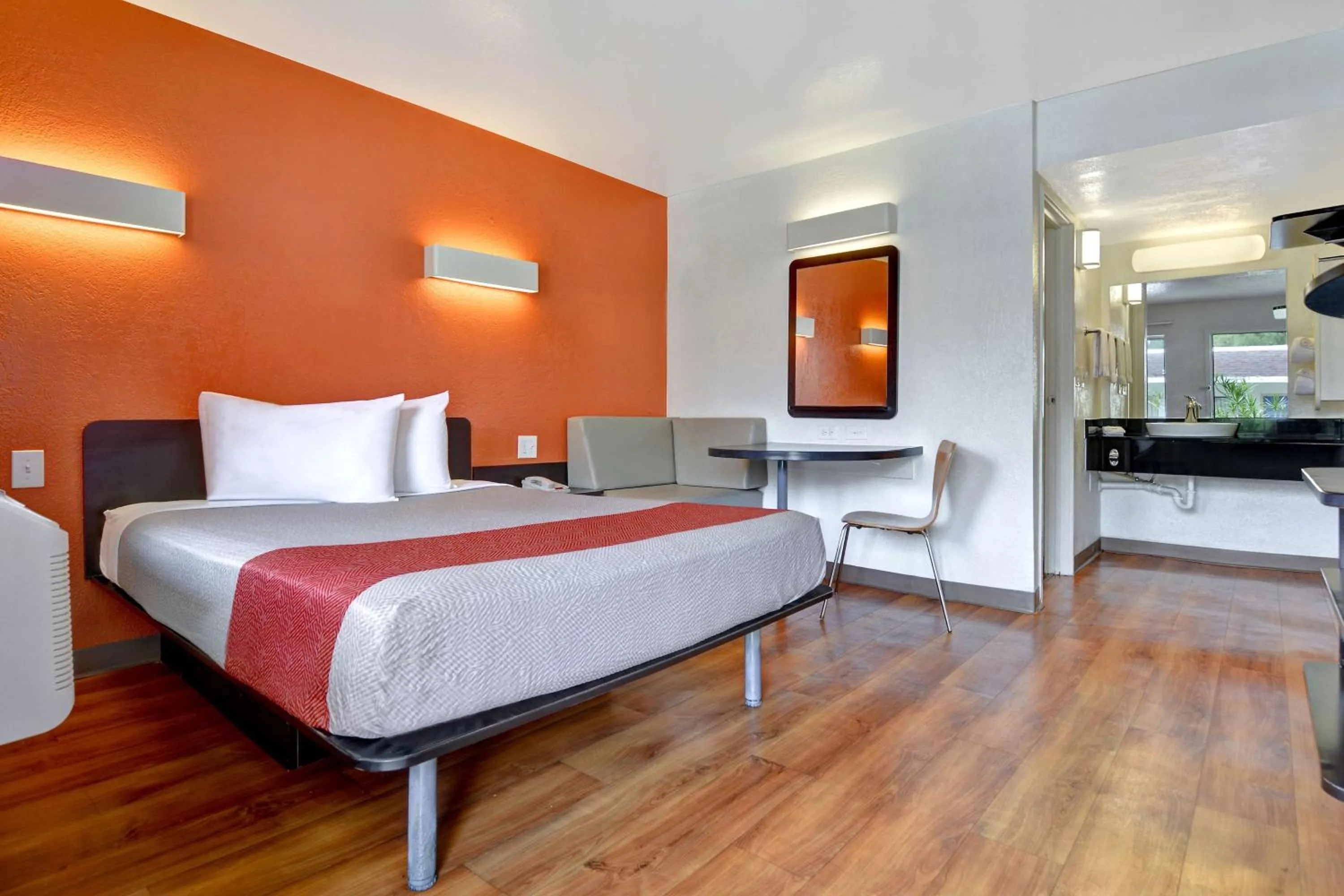 Bedroom, Bed in Motel 6 Dania Beach