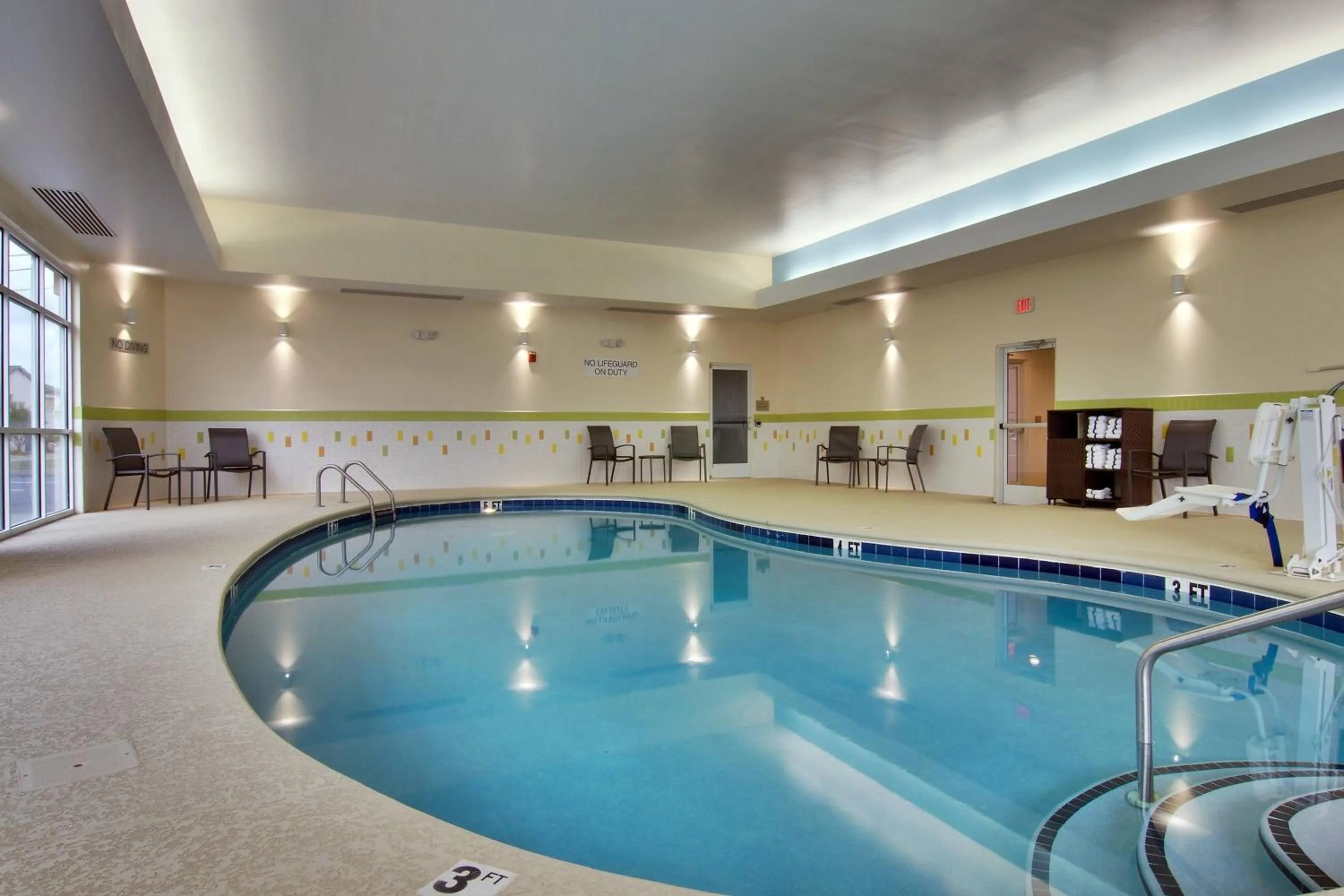 Swimming pool in Fairfield Inn & Suites Clarksville