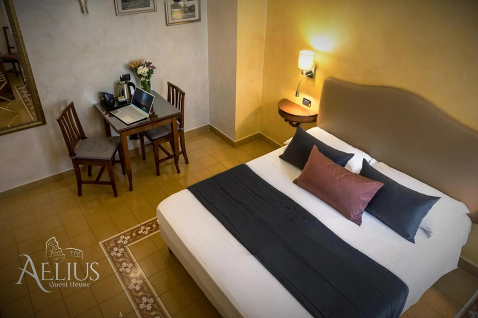 Photo of the whole room, Bed in Aelius