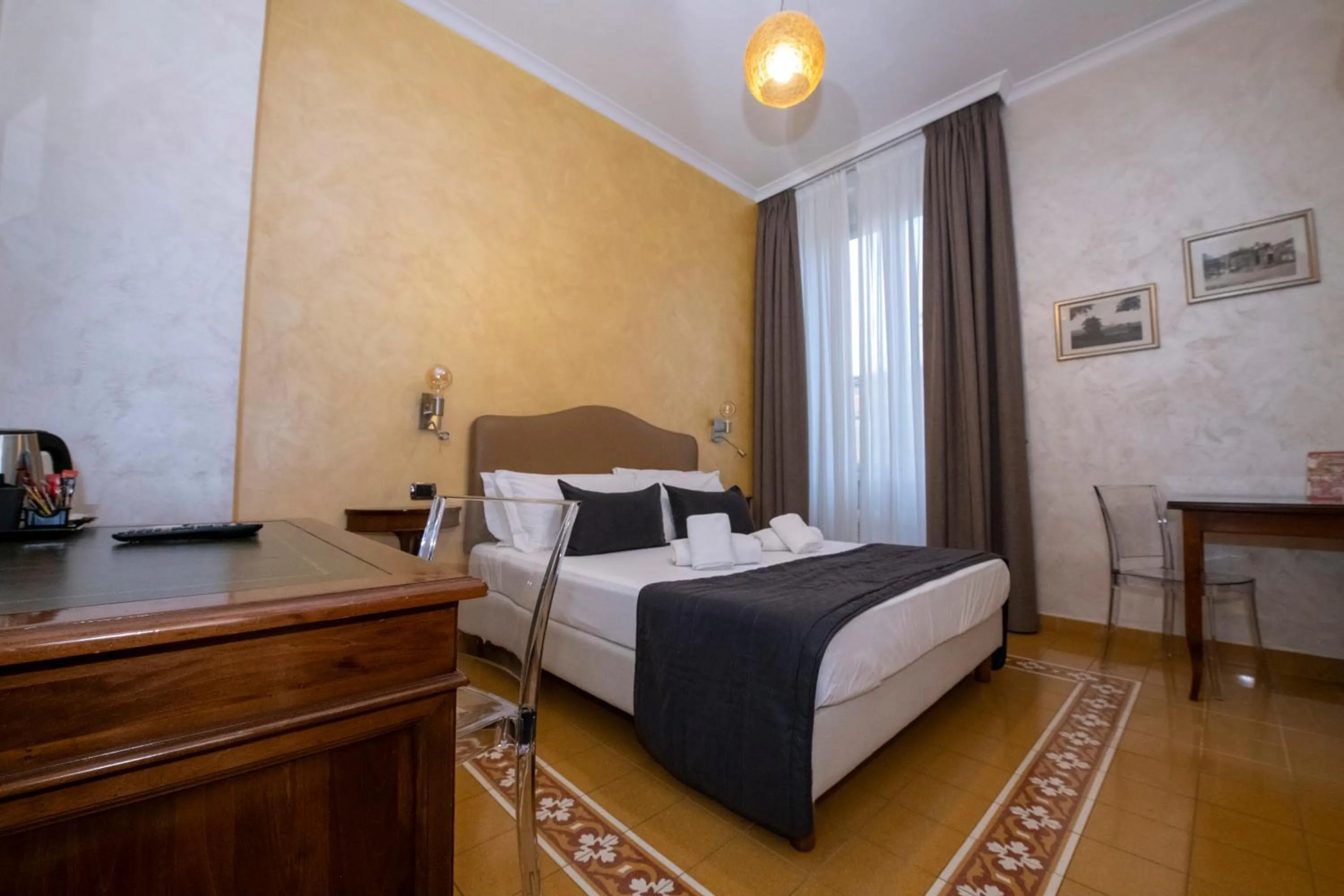 Bedroom, Bed in Aelius