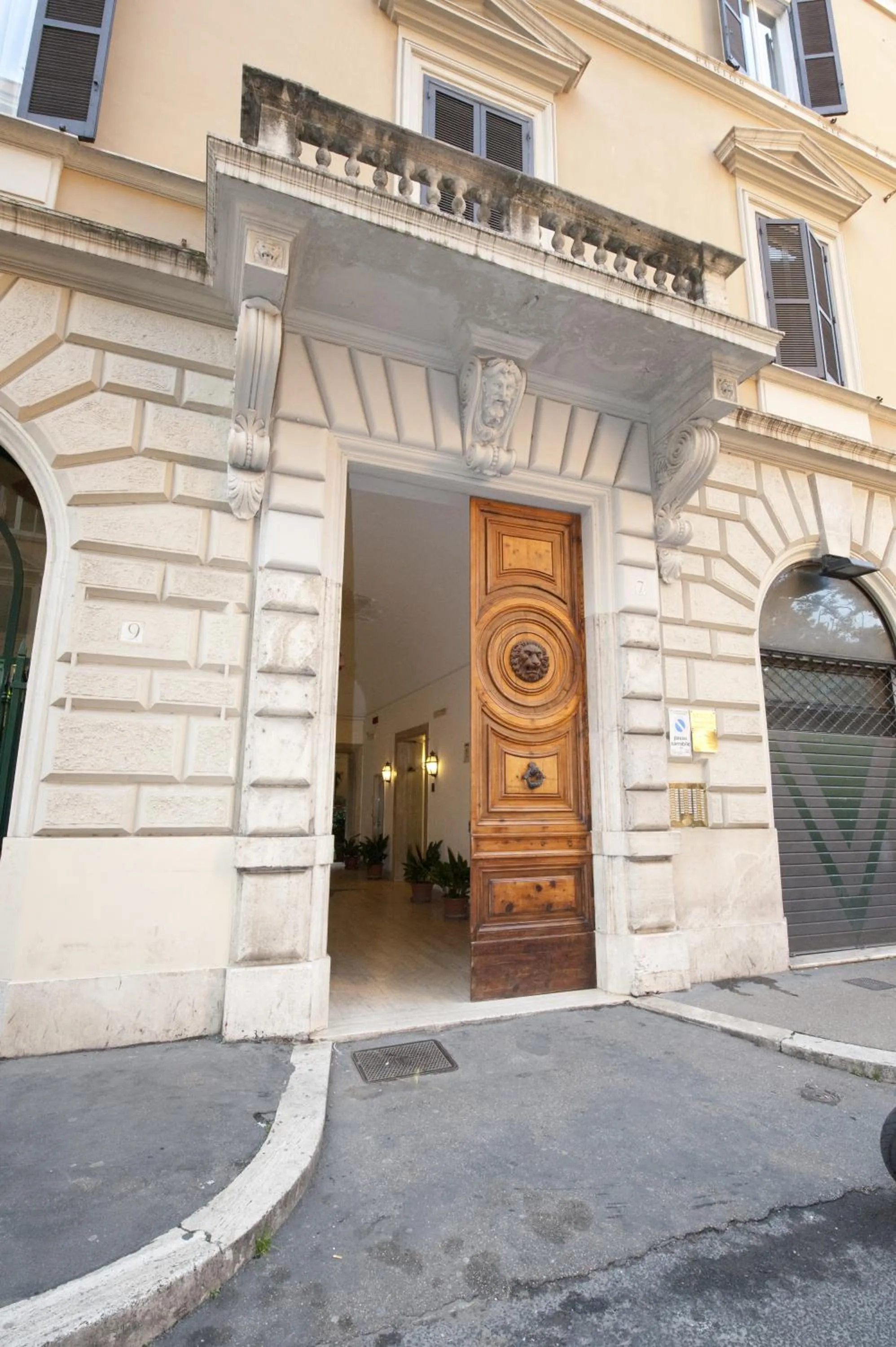 Facade/entrance in Aelius