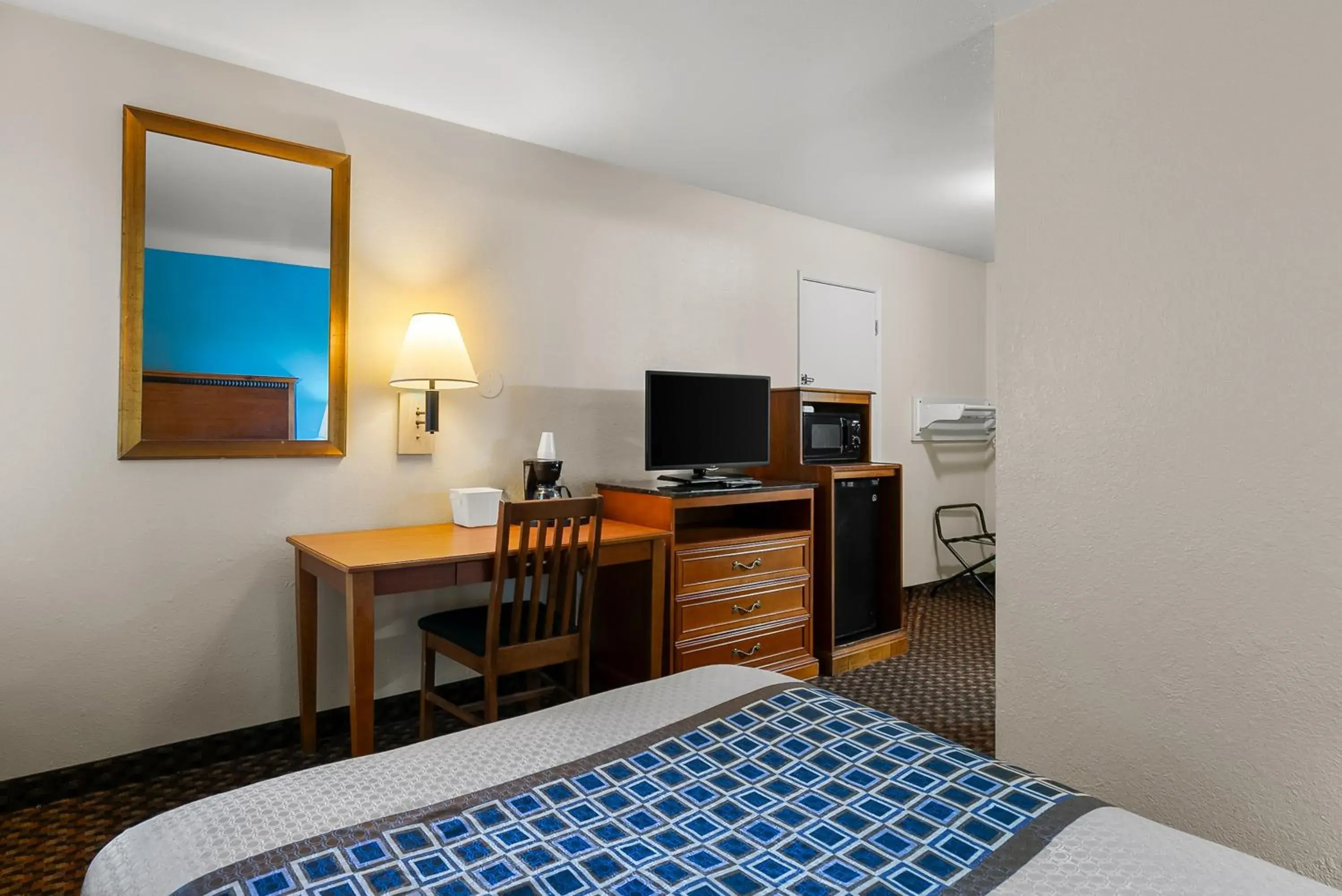 Bed in Americas Best Value Inn - Lincoln Airport Bed in Americas Best Value Inn - Lincoln Airport