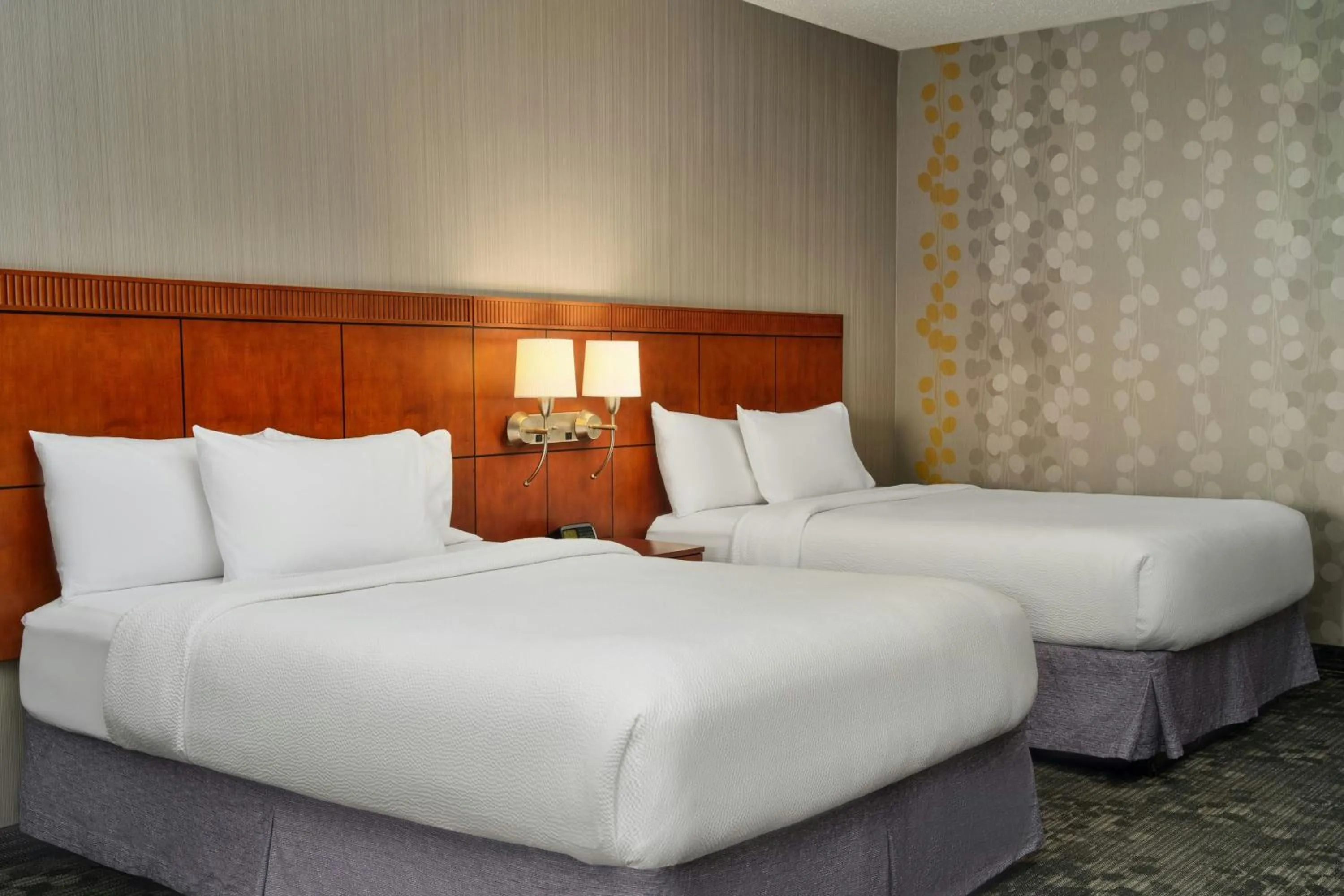 Photo of the whole room, Bed in Courtyard by Marriott Akron Stow