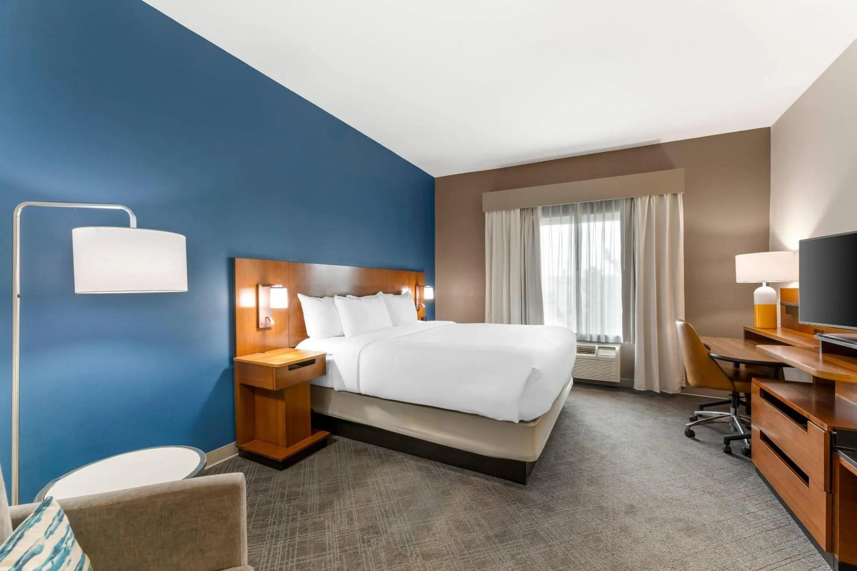 Bedroom, Bed in Comfort Inn & Suites Akron South