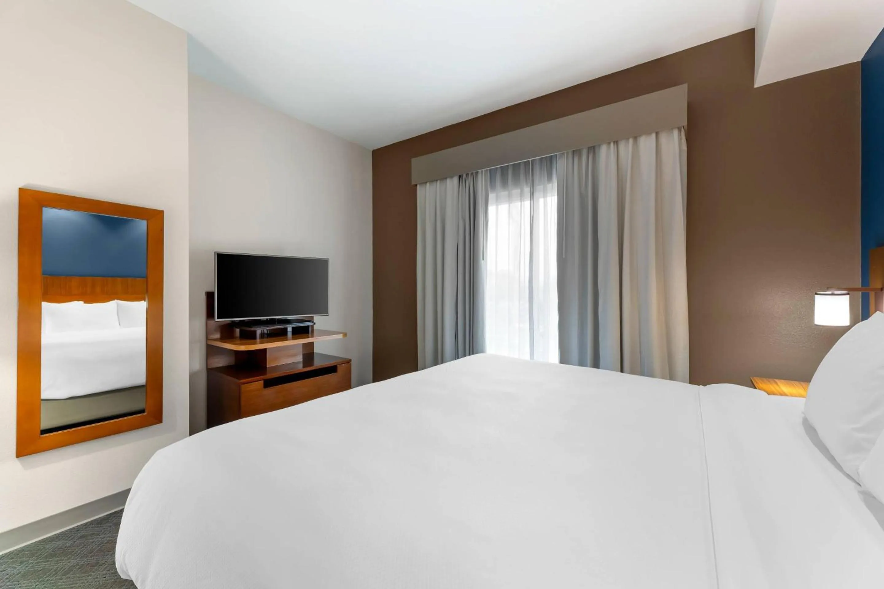 Bedroom, Bed in Comfort Inn & Suites Akron South