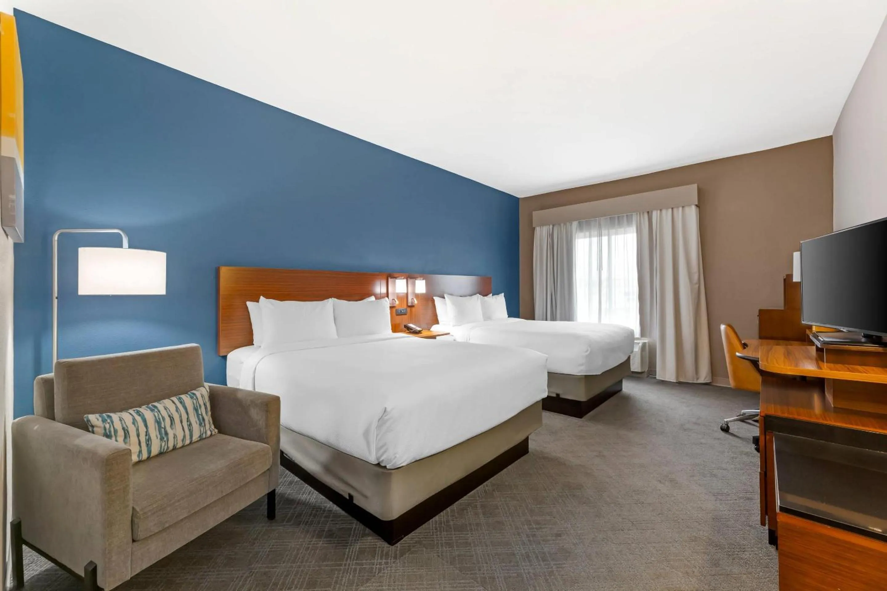 Bedroom, Bed in Comfort Inn & Suites Akron South