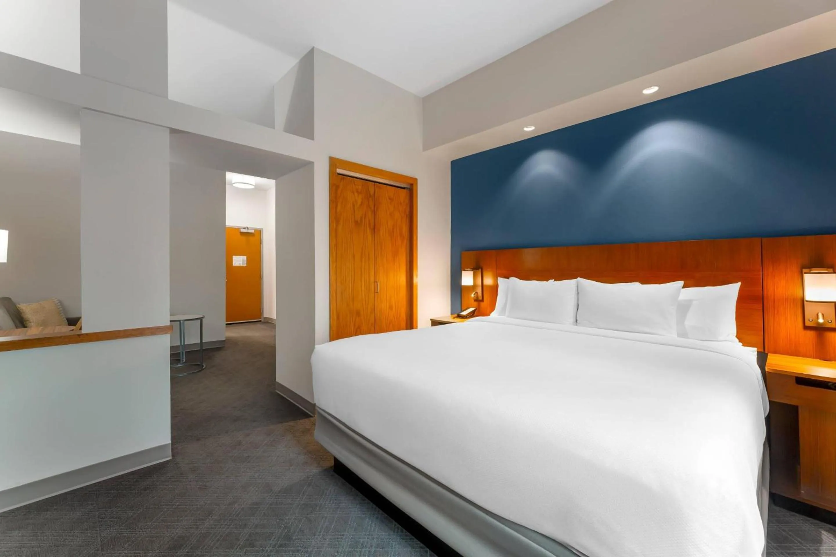 Bedroom, Bed in Comfort Inn & Suites Akron South