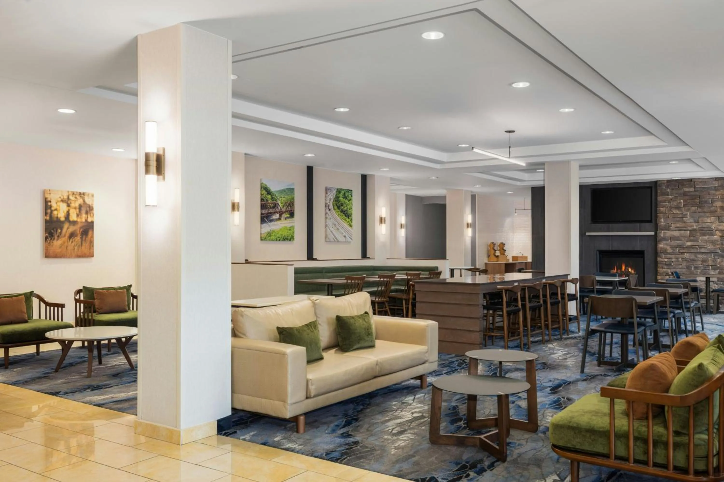 Lobby or reception in Fairfield Inn & Suites by Marriott Cumberland