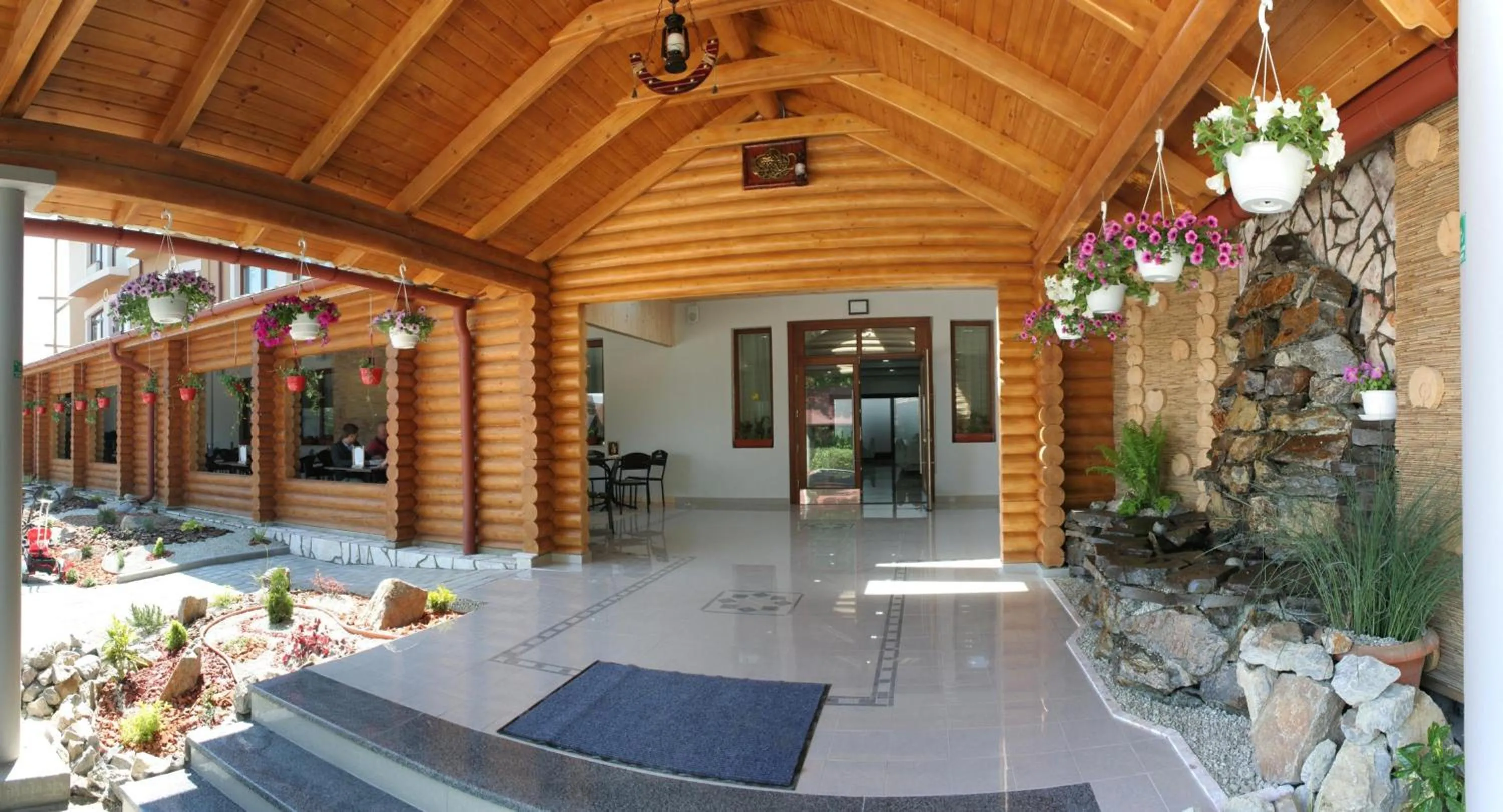 Restaurant/places to eat in Hotel Helikon