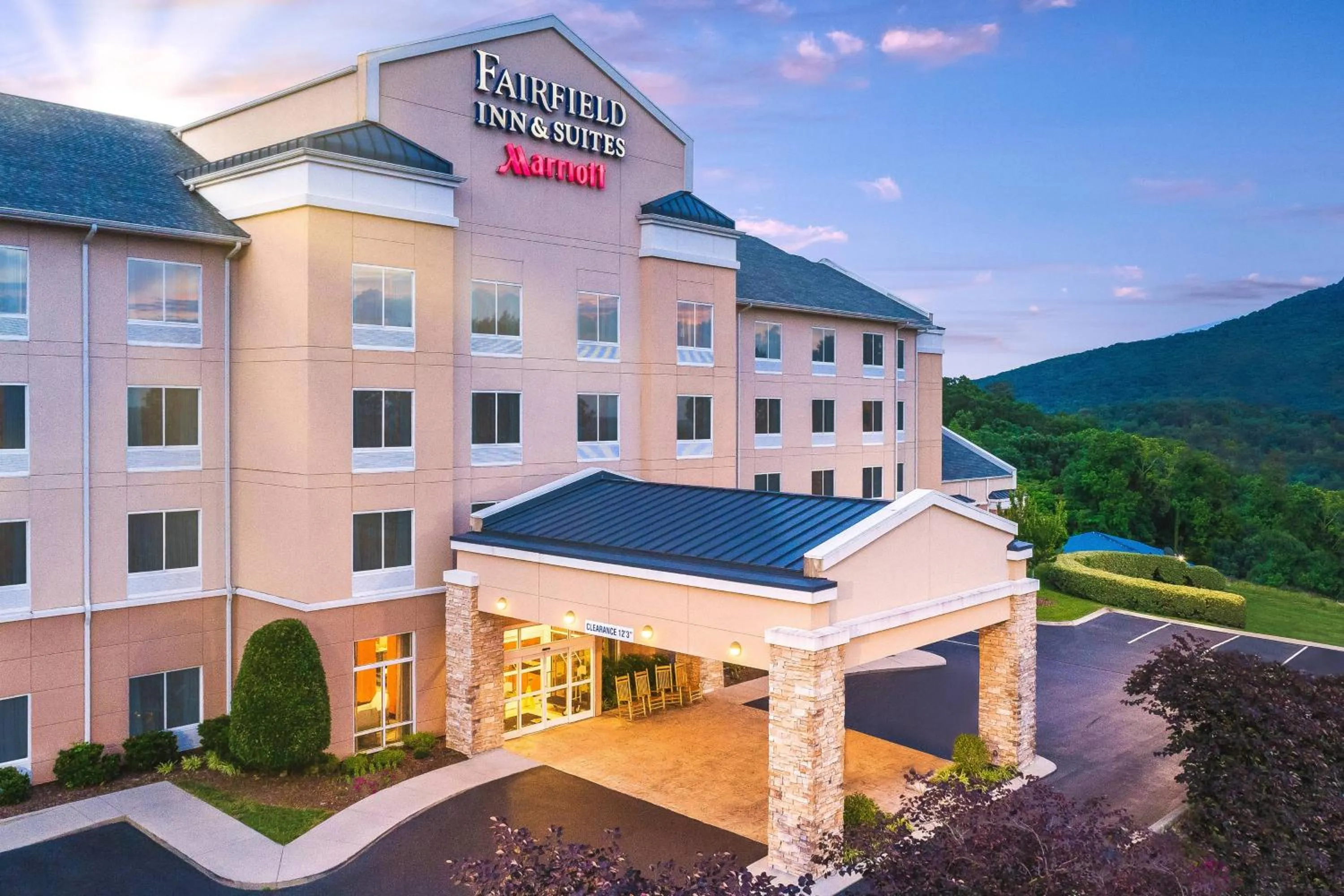 Property building in Fairfield Inn & Suites Chattanooga I-24/Lookout Mountain
