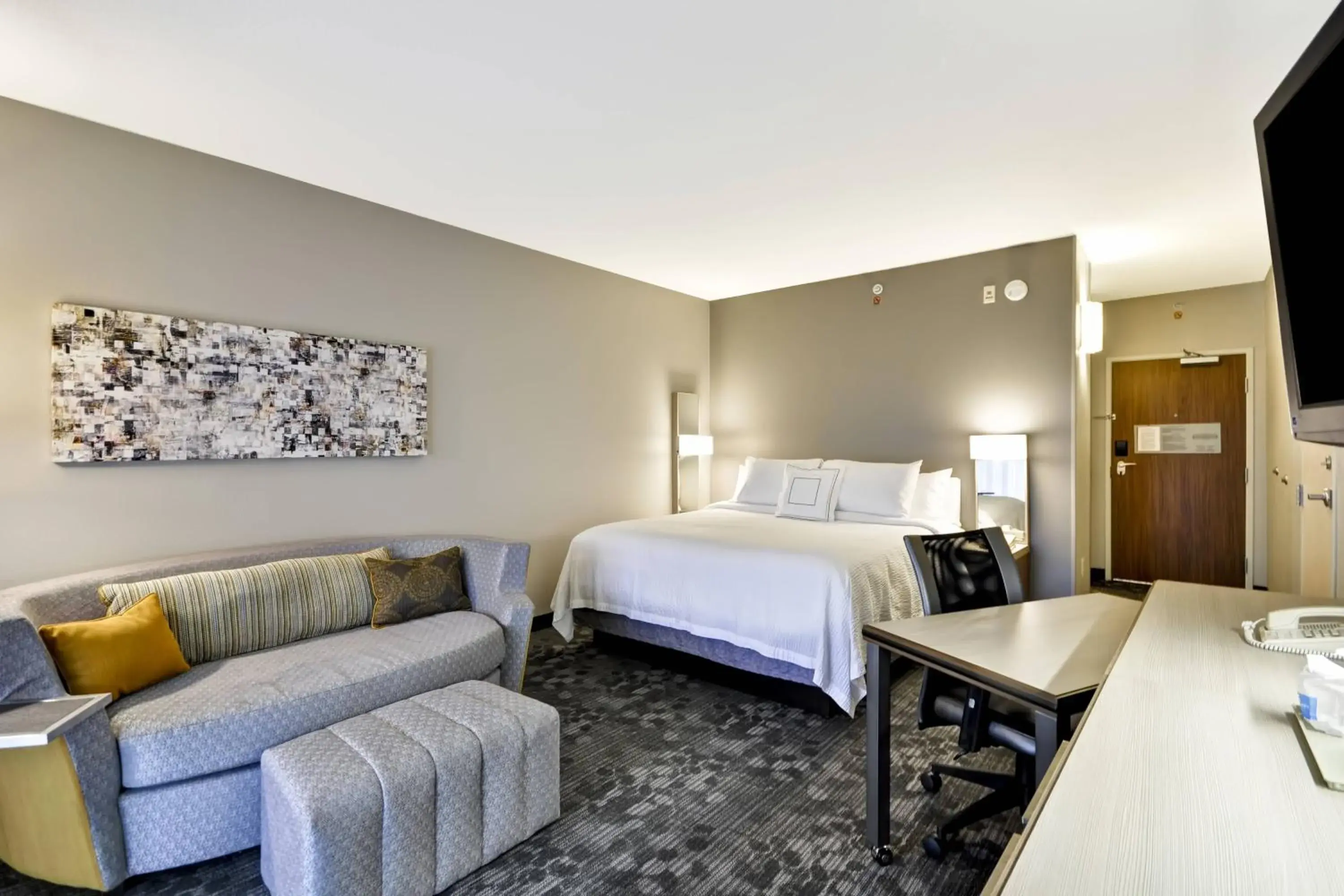 King Room with Sofa Bed in Courtyard by Marriott Dalton King Room with Sofa Bed in Courtyard by Marriott Dalton
