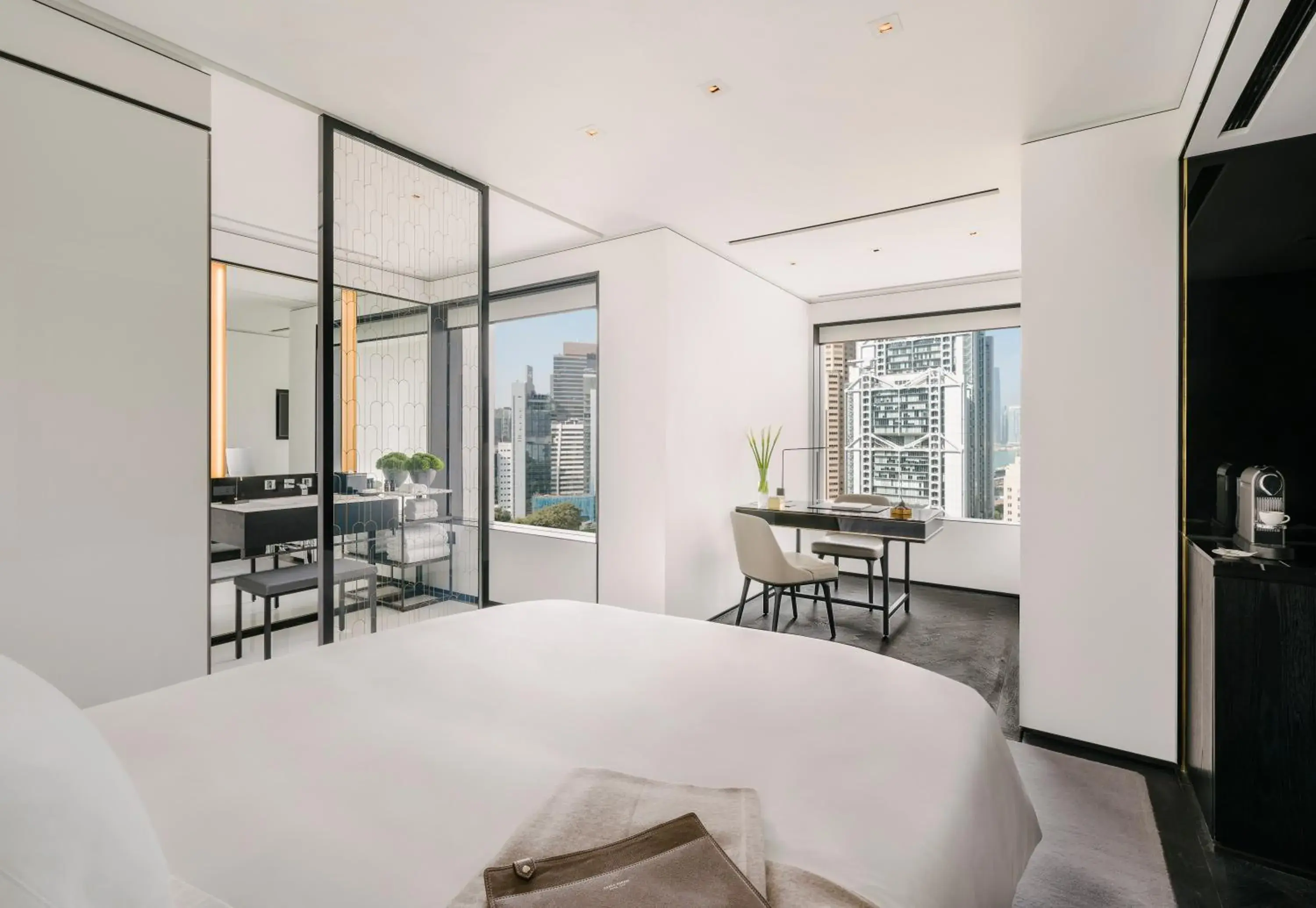 Bedroom, Bed in The Murray, Hong Kong, a Niccolo Hotel Bedroom, Bed in The Murray, Hong Kong, a Niccolo Hotel