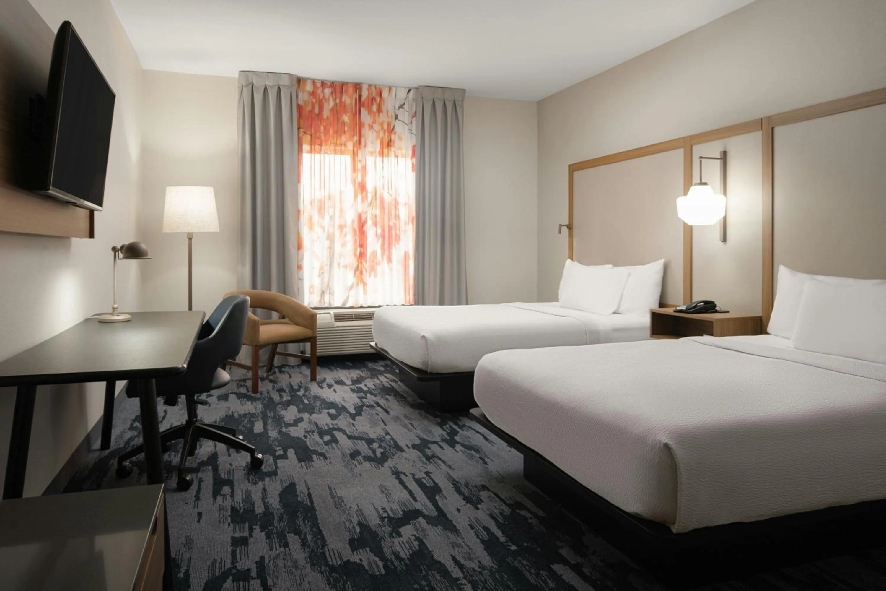 Photo of the whole room, Bed in Fairfield Inn and Suites Cleveland