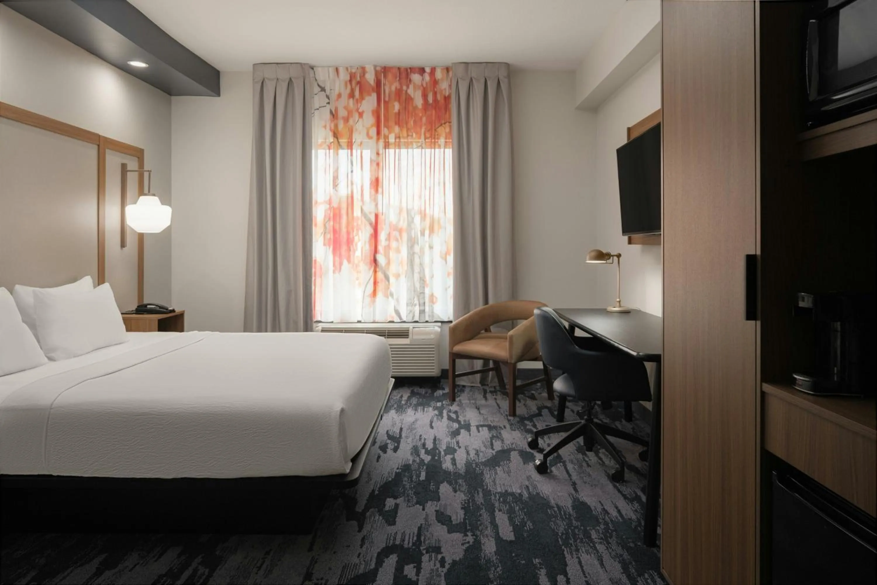 Photo of the whole room, Bed in Fairfield Inn and Suites Cleveland