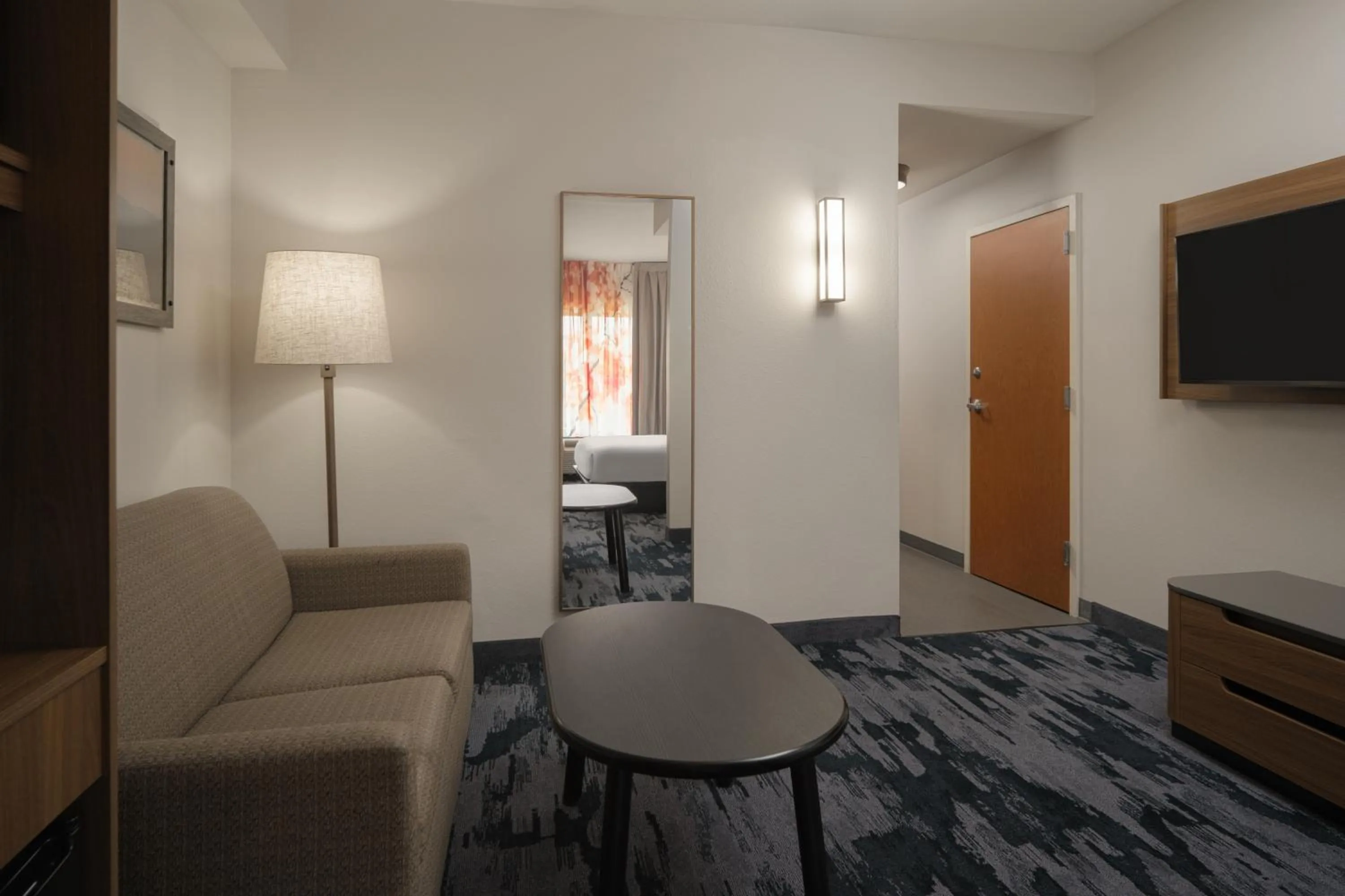 TV and multimedia, Bed in Fairfield Inn and Suites Cleveland