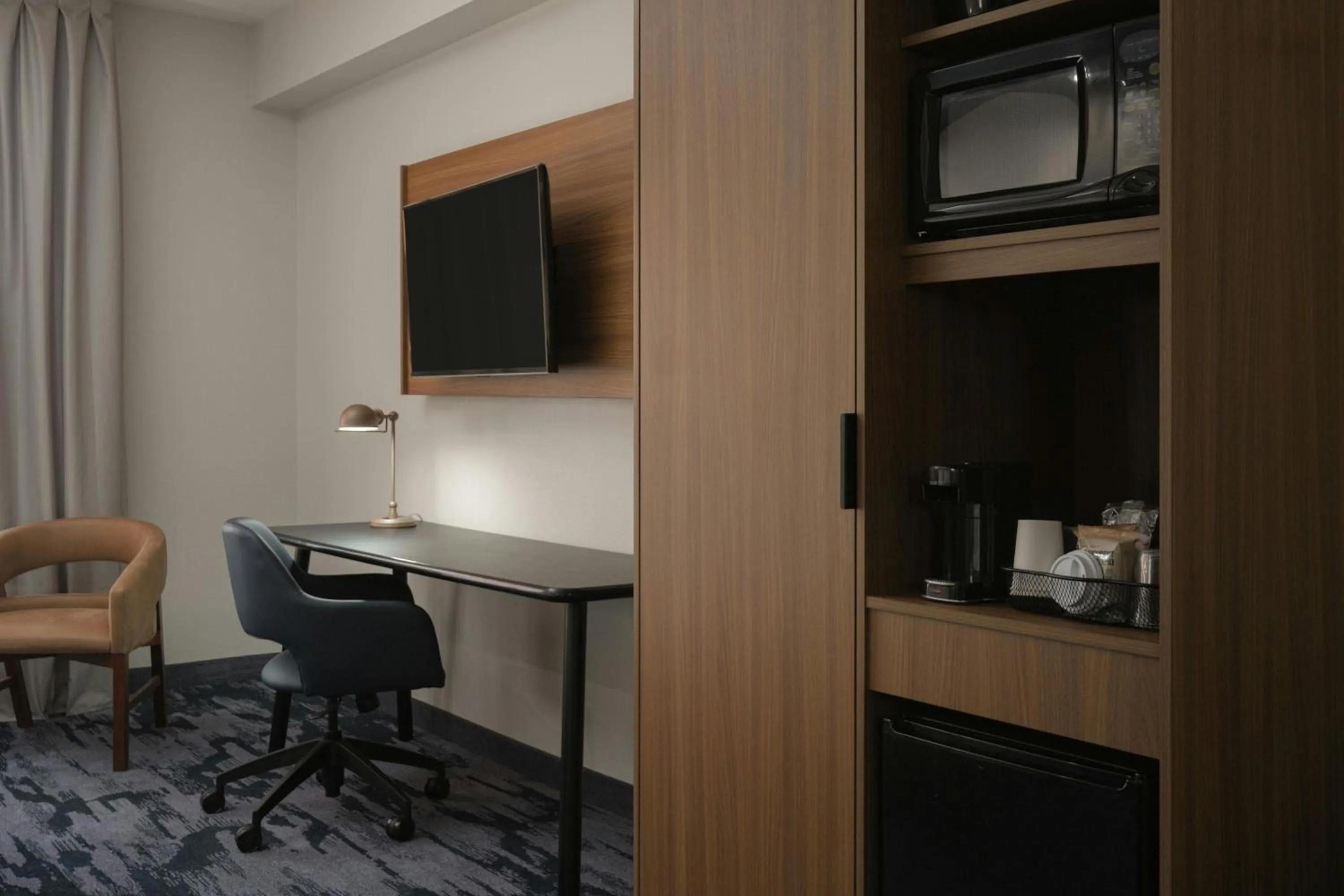 Photo of the whole room in Fairfield Inn and Suites Cleveland