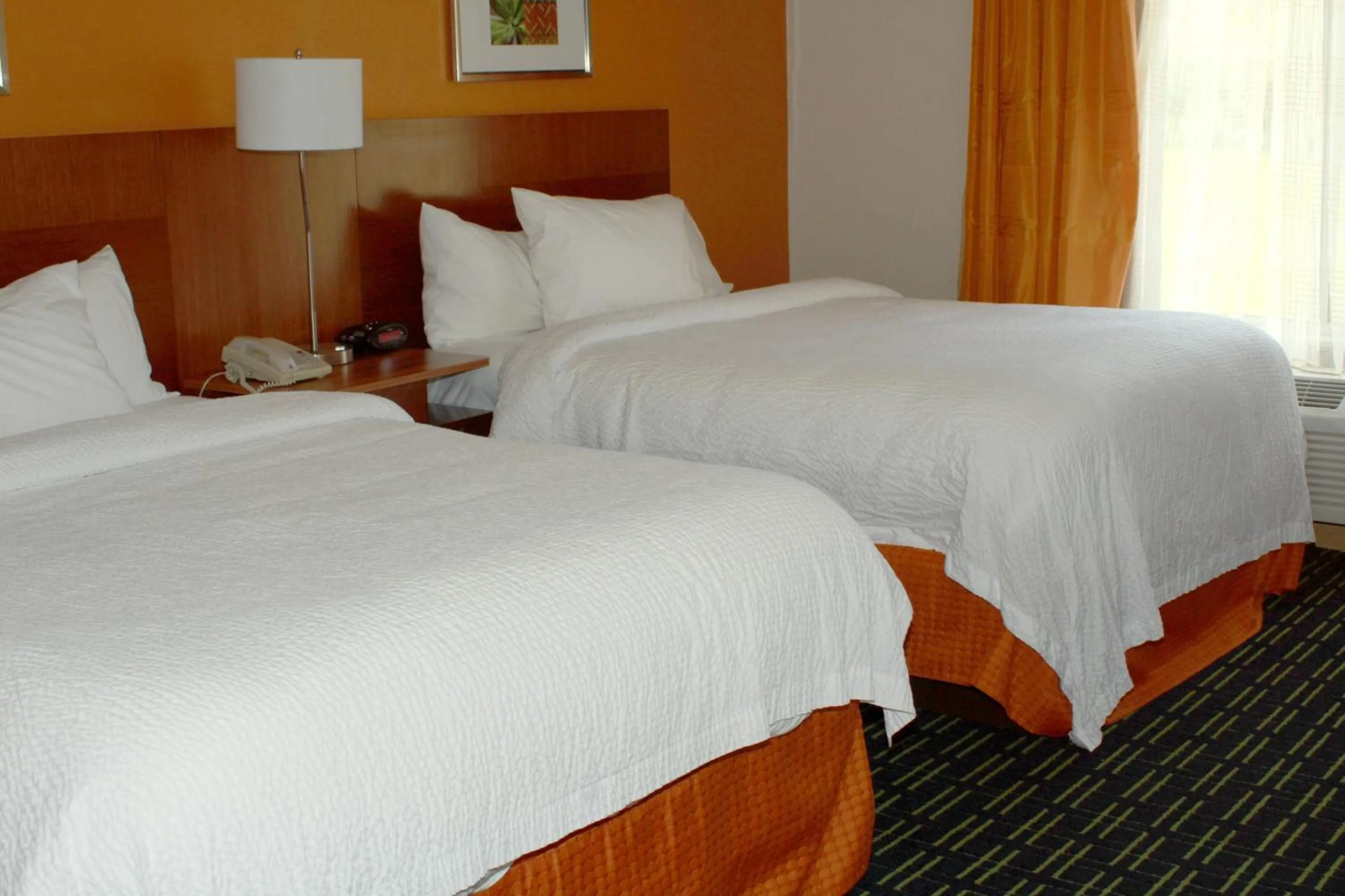Photo of the whole room, Bed in Fairfield Inn & Suites by Marriott Fairmont