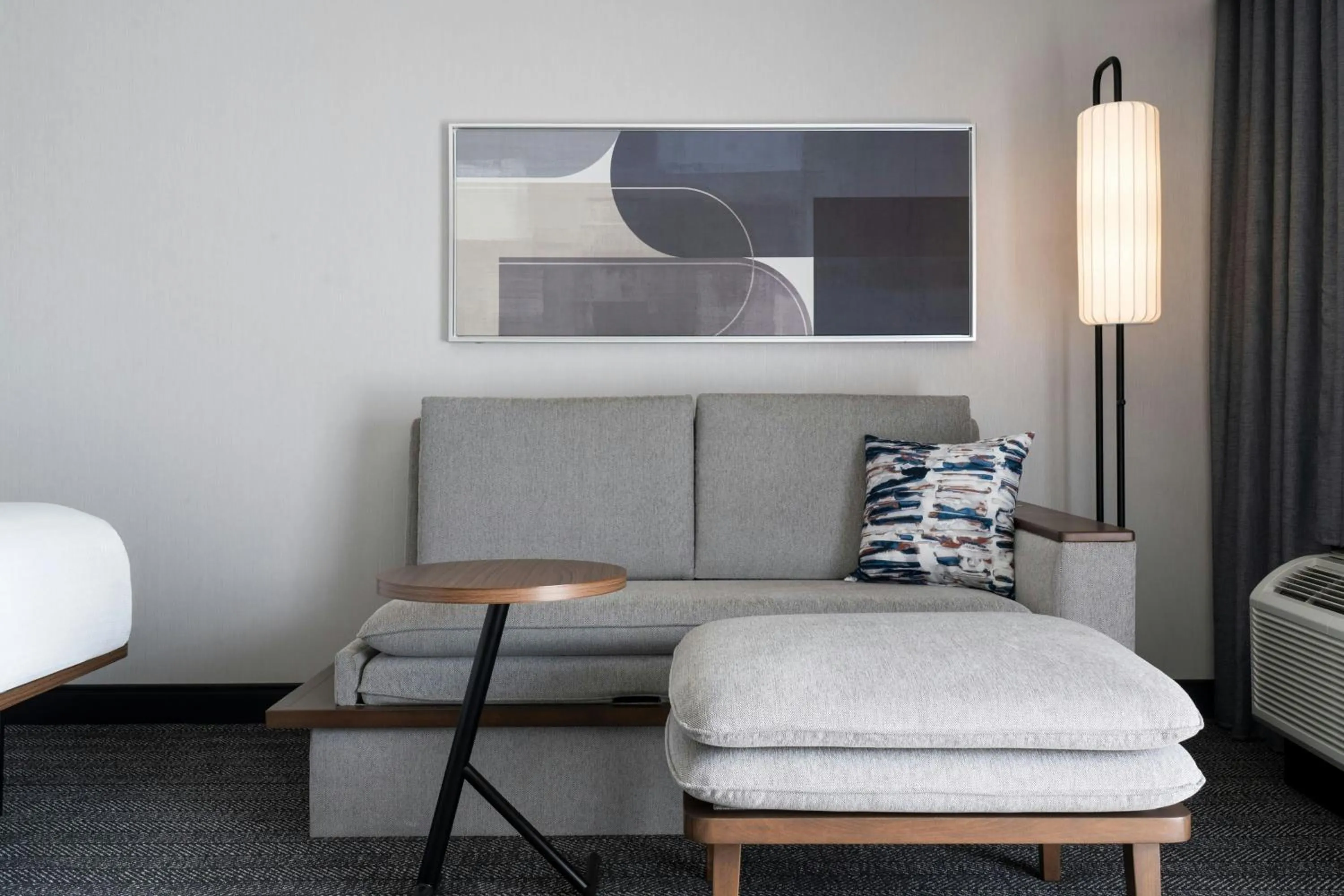 Photo of the whole room in Courtyard Cleveland Beachwood