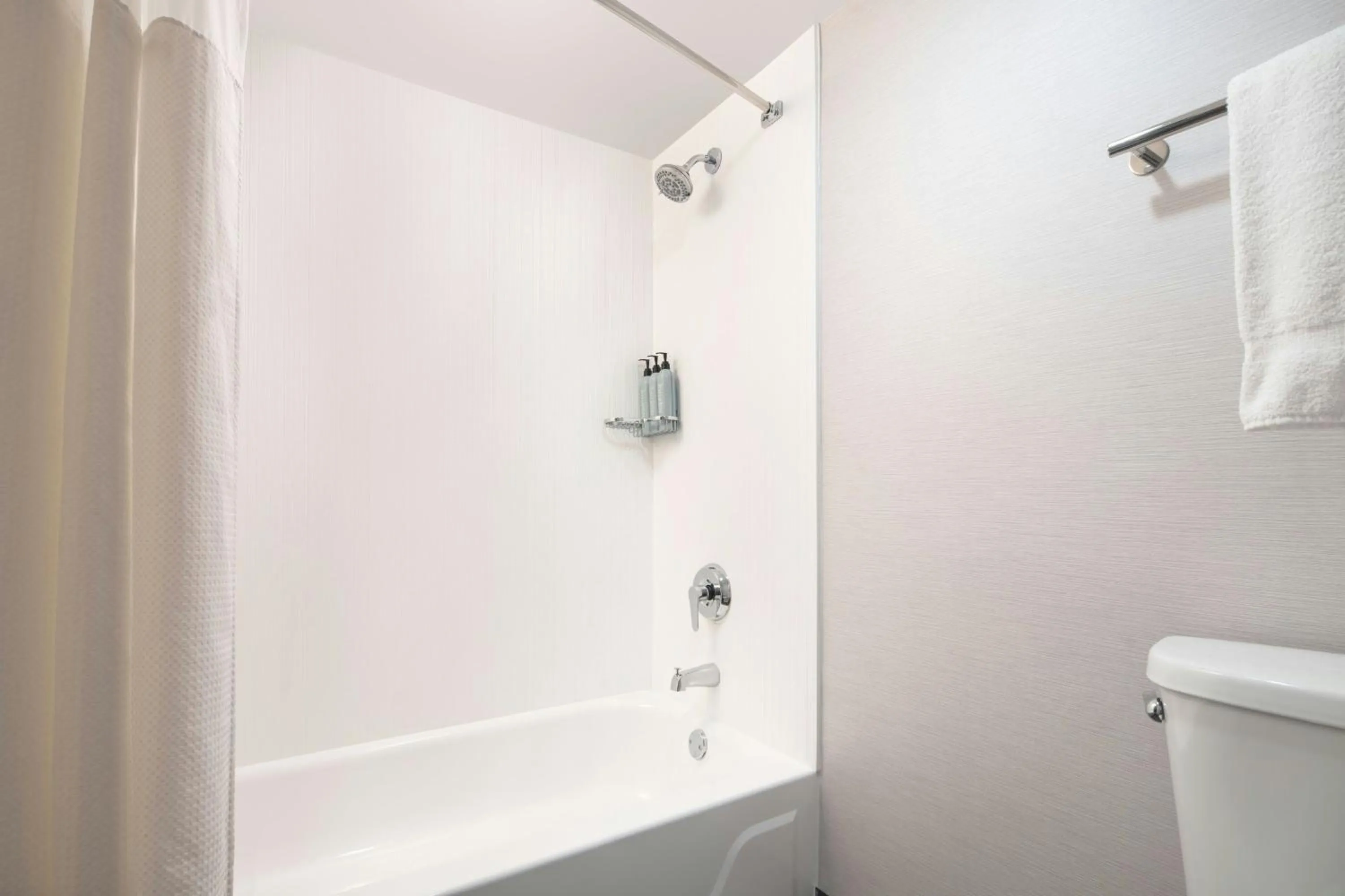 Bathroom in Courtyard Cleveland Beachwood