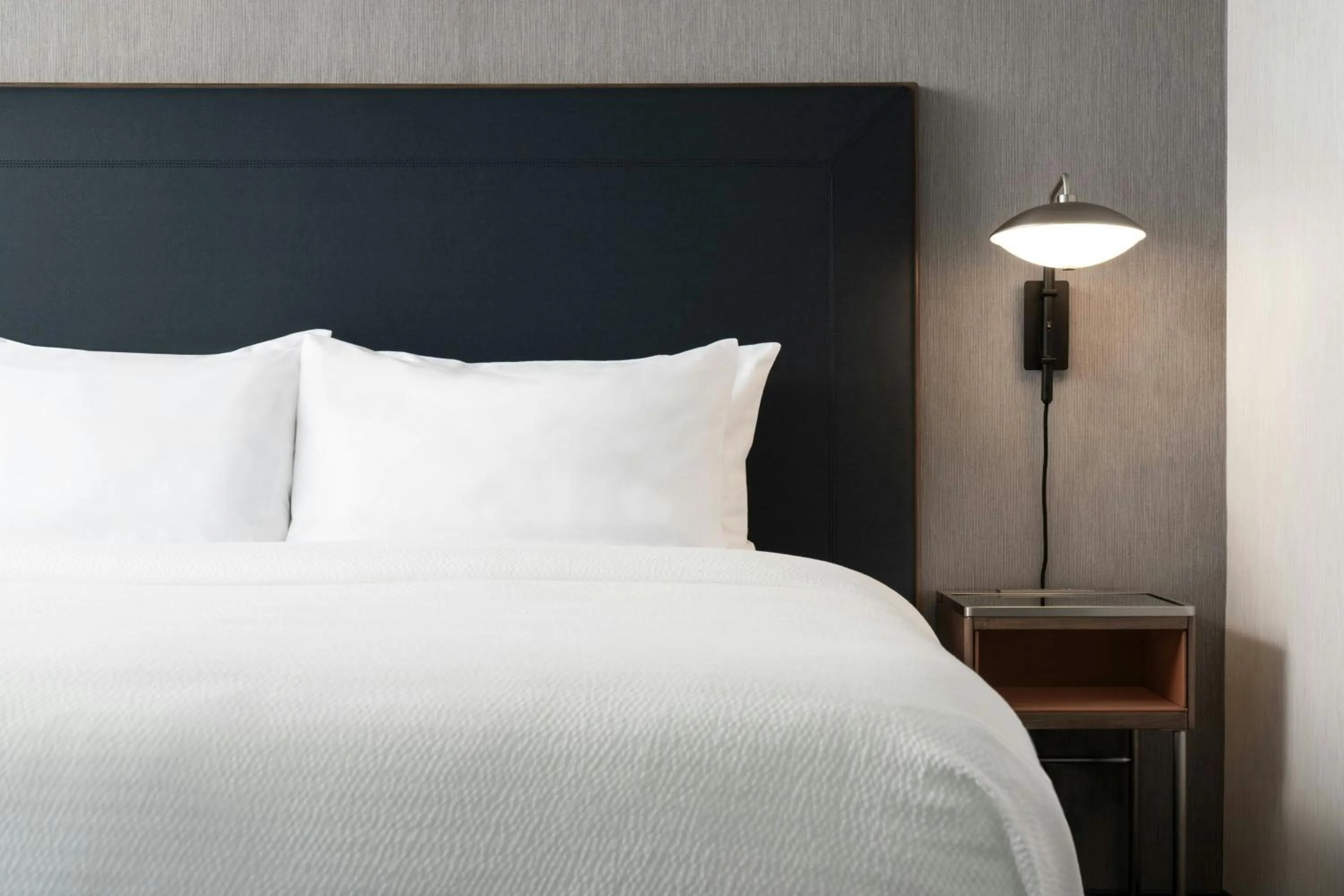 Photo of the whole room, Bed in Courtyard Cleveland Beachwood