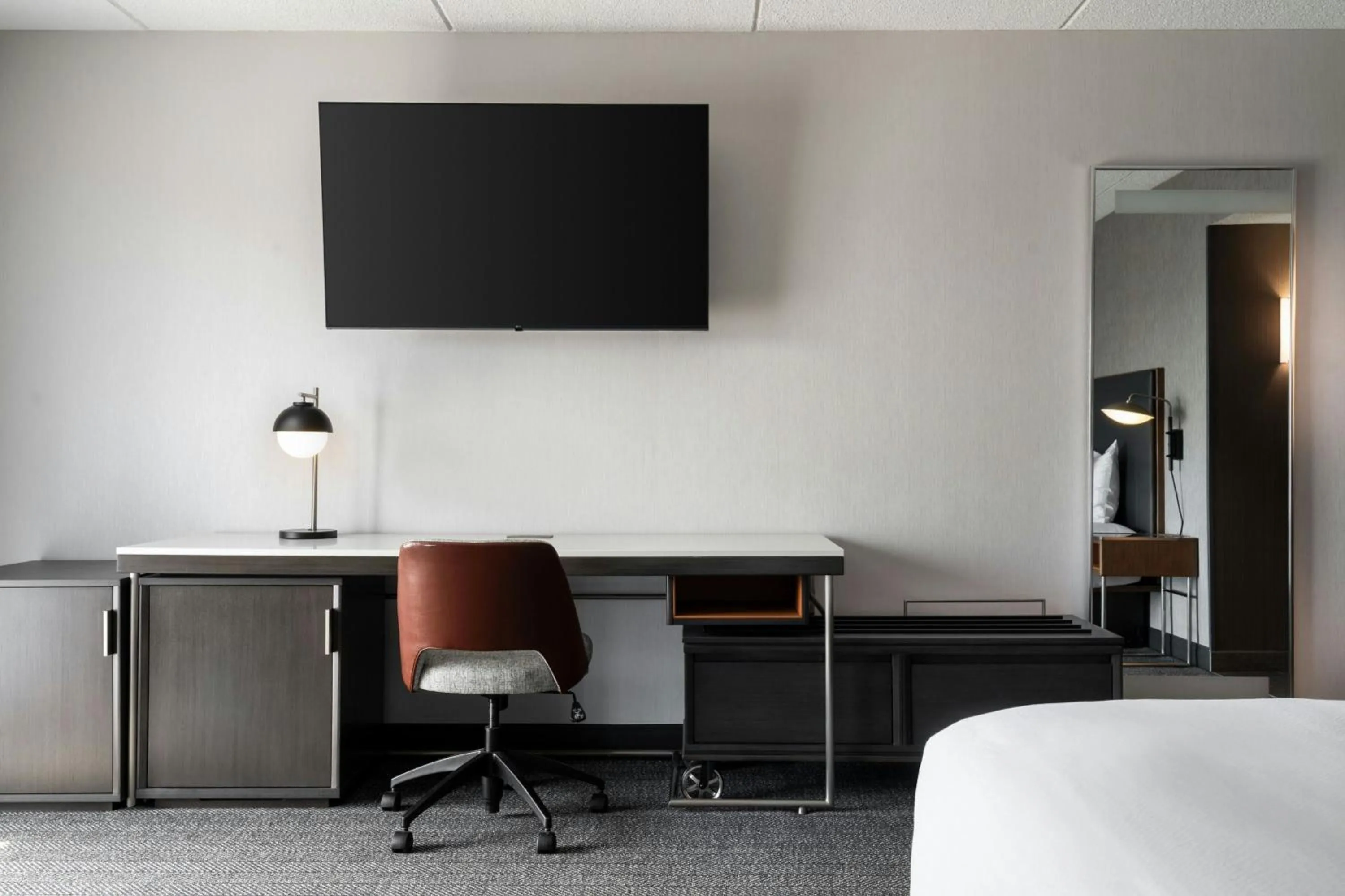 Photo of the whole room, Bed in Courtyard Cleveland Beachwood