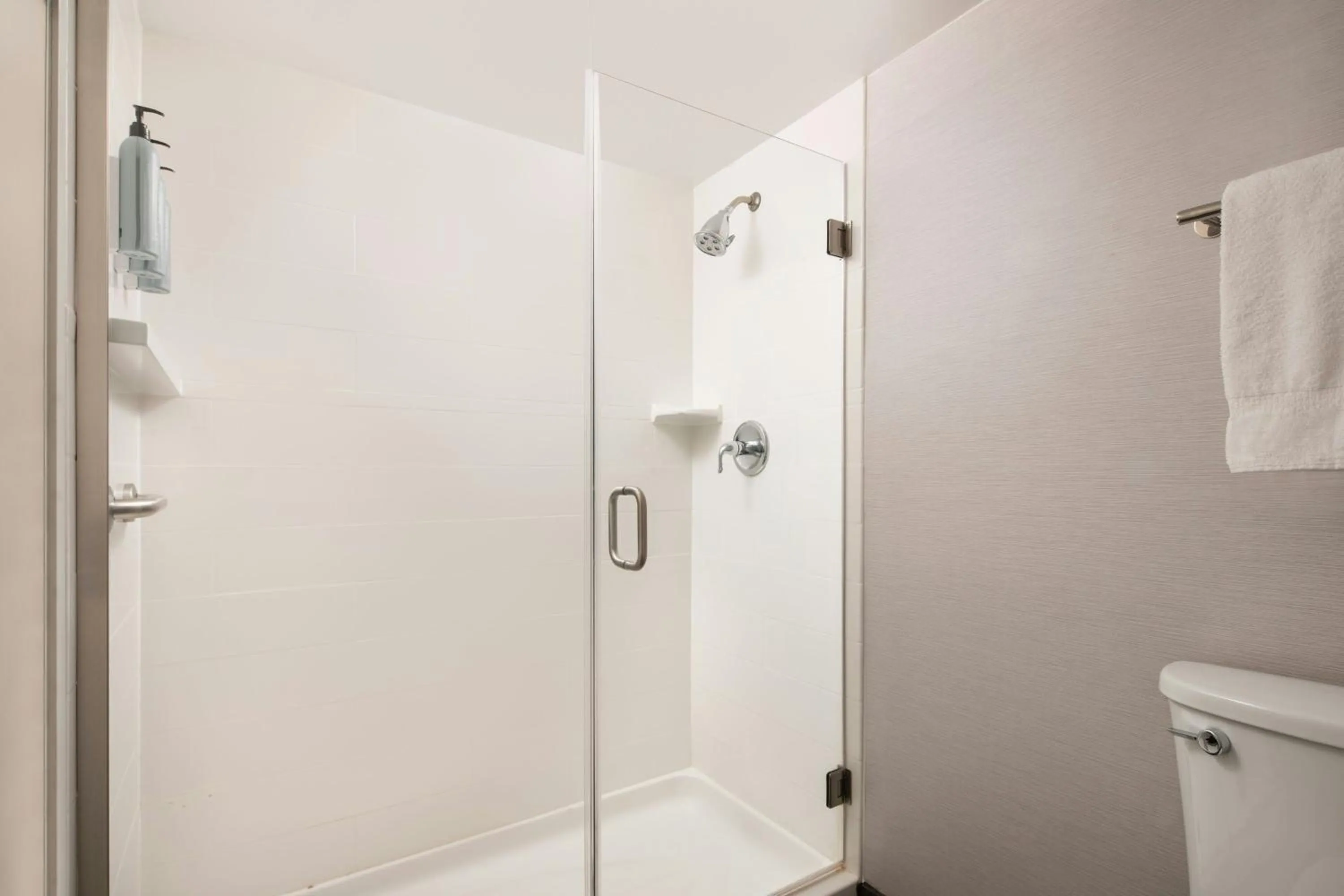 Bathroom in Courtyard Cleveland Beachwood