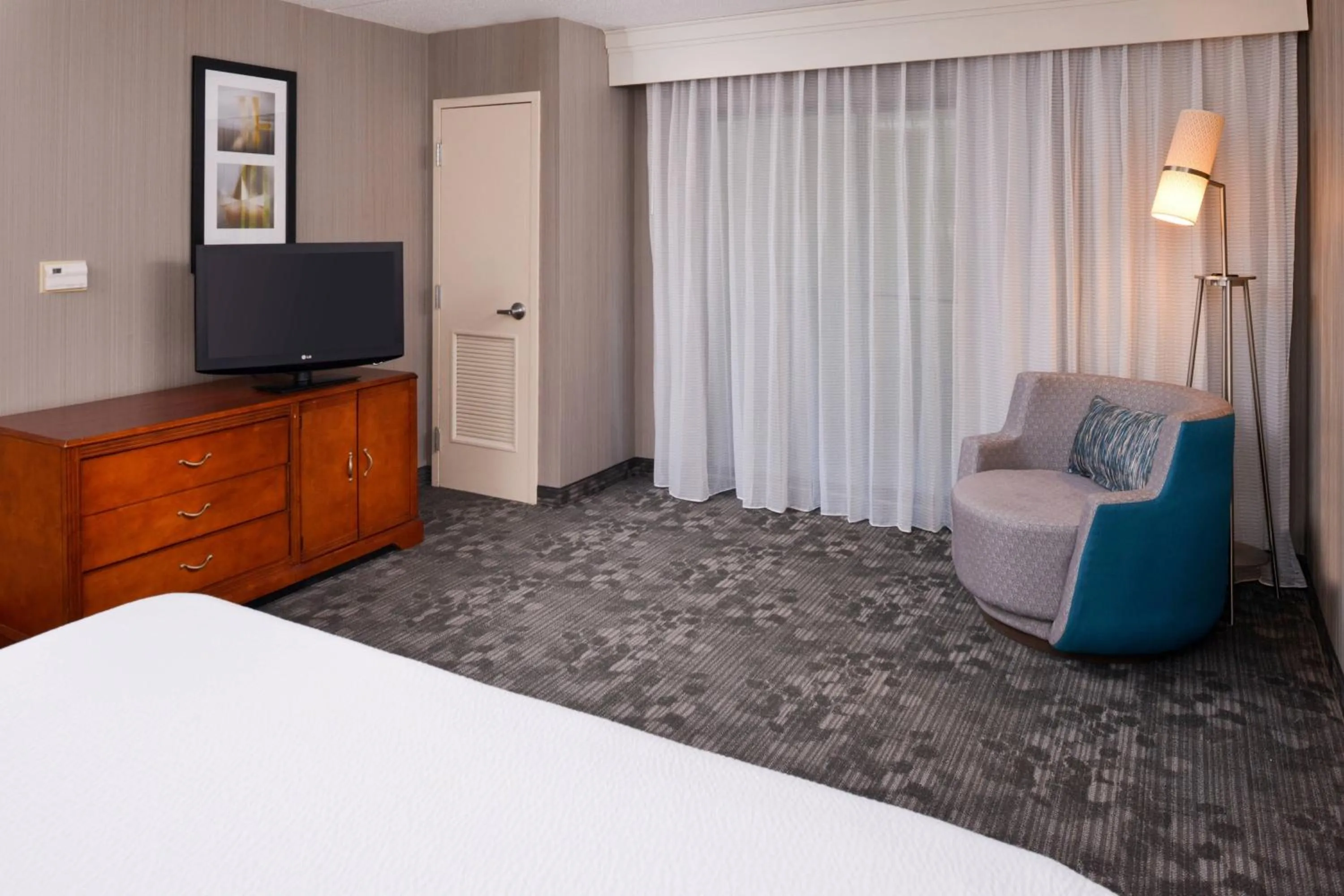 Lounge or bar, Bed in Courtyard by Marriott Charlotte Gastonia