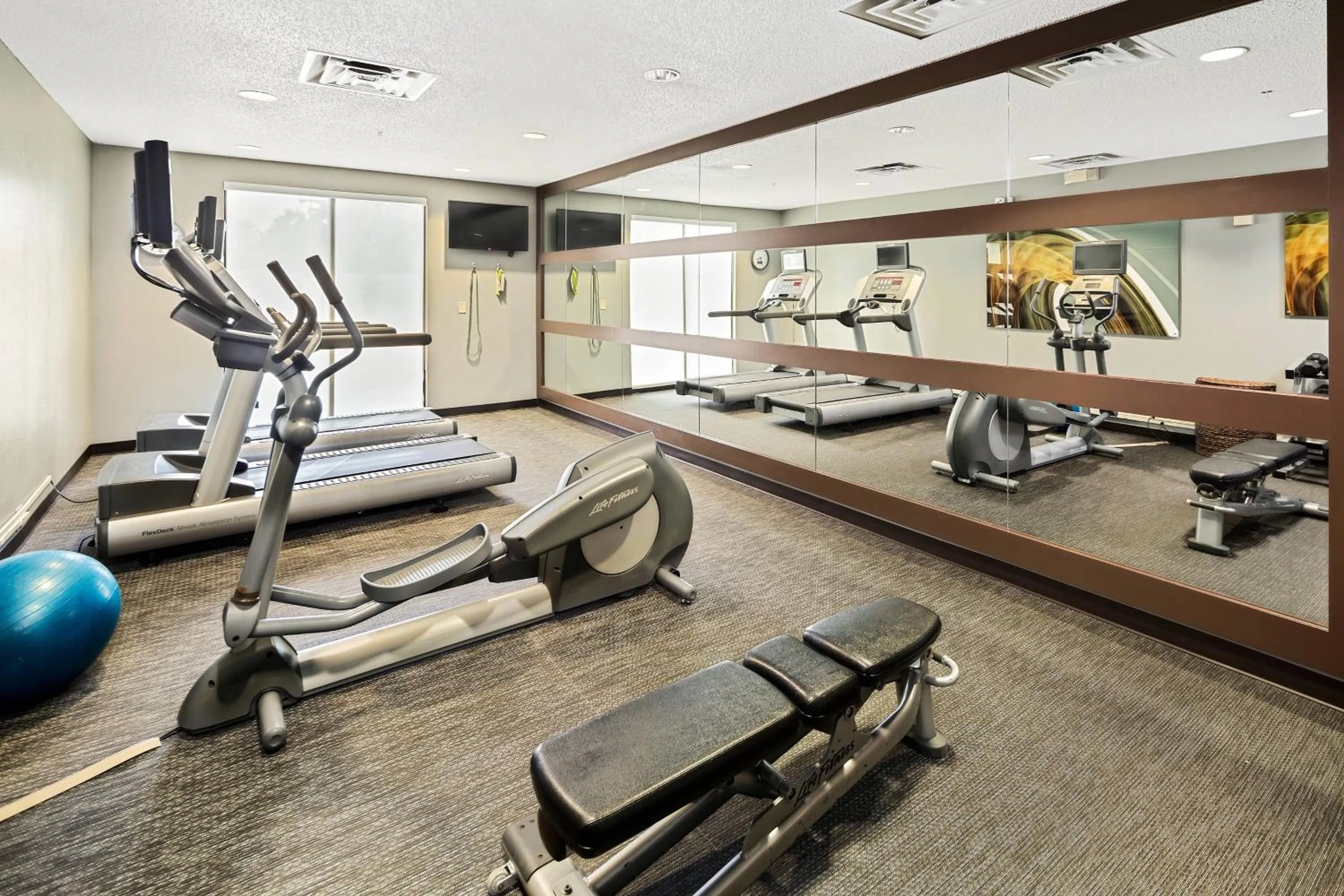 Fitness centre/facilities in Courtyard by Marriott Bryan College Station